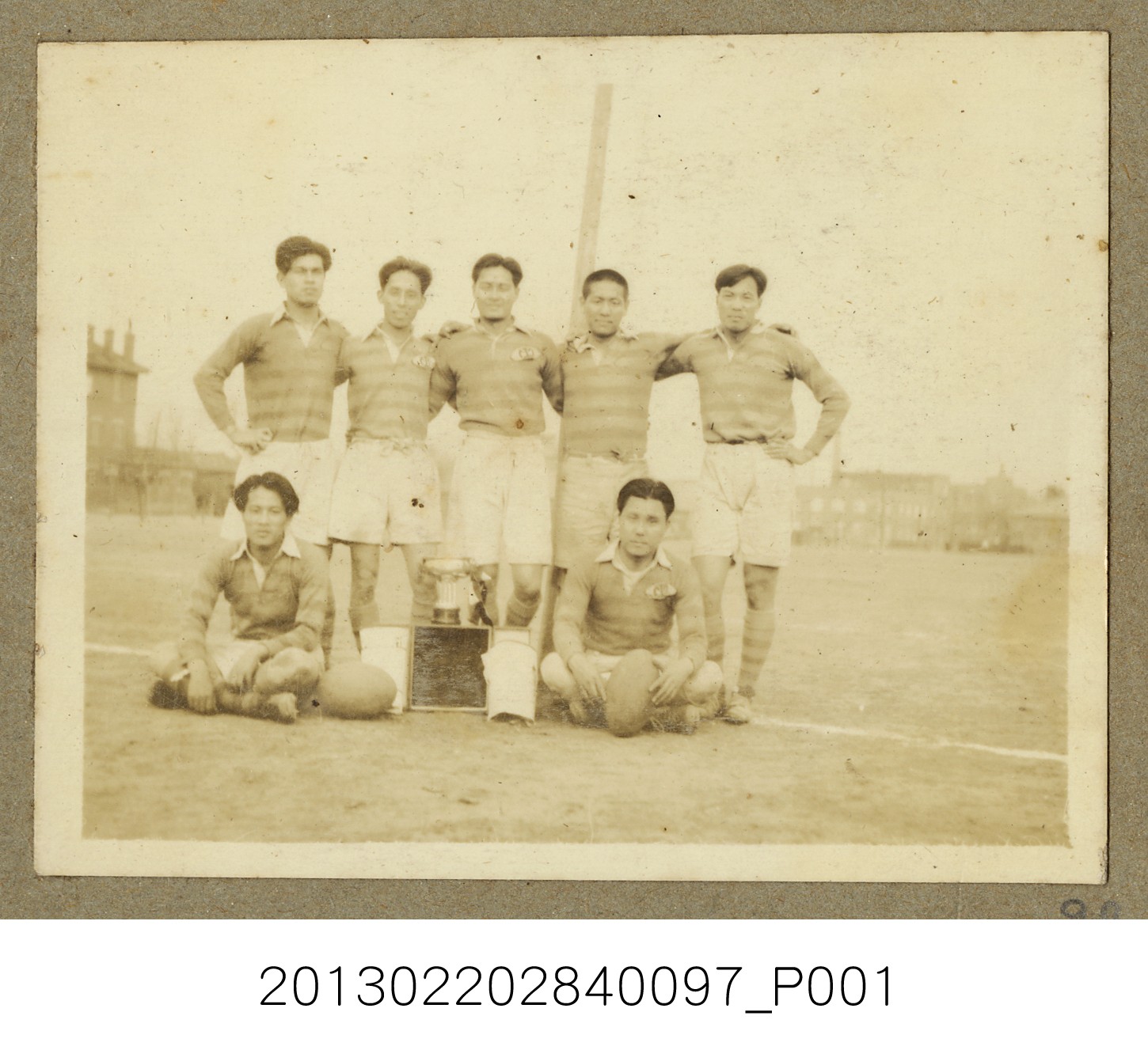 昭和14年各局對抗橄欖球賽優勝人事局隊合照2 (共3張)