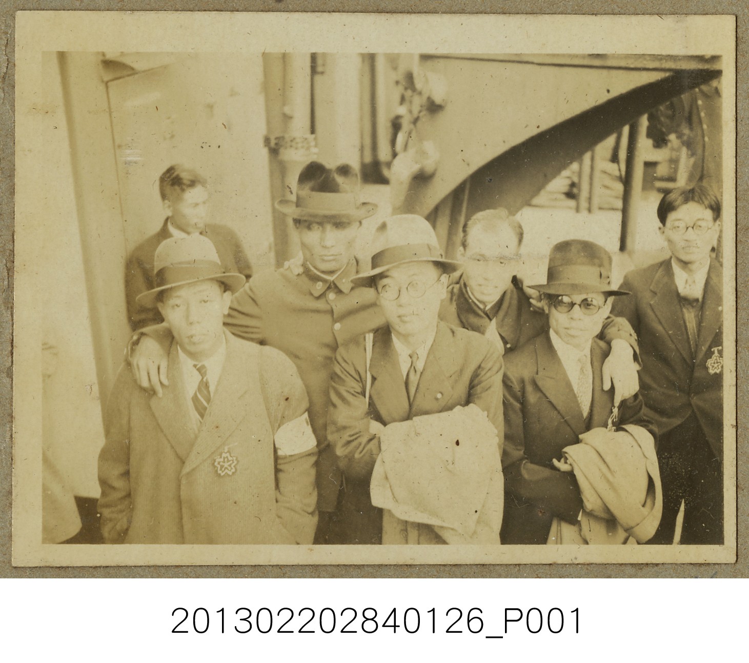 六人合照 (共2張)