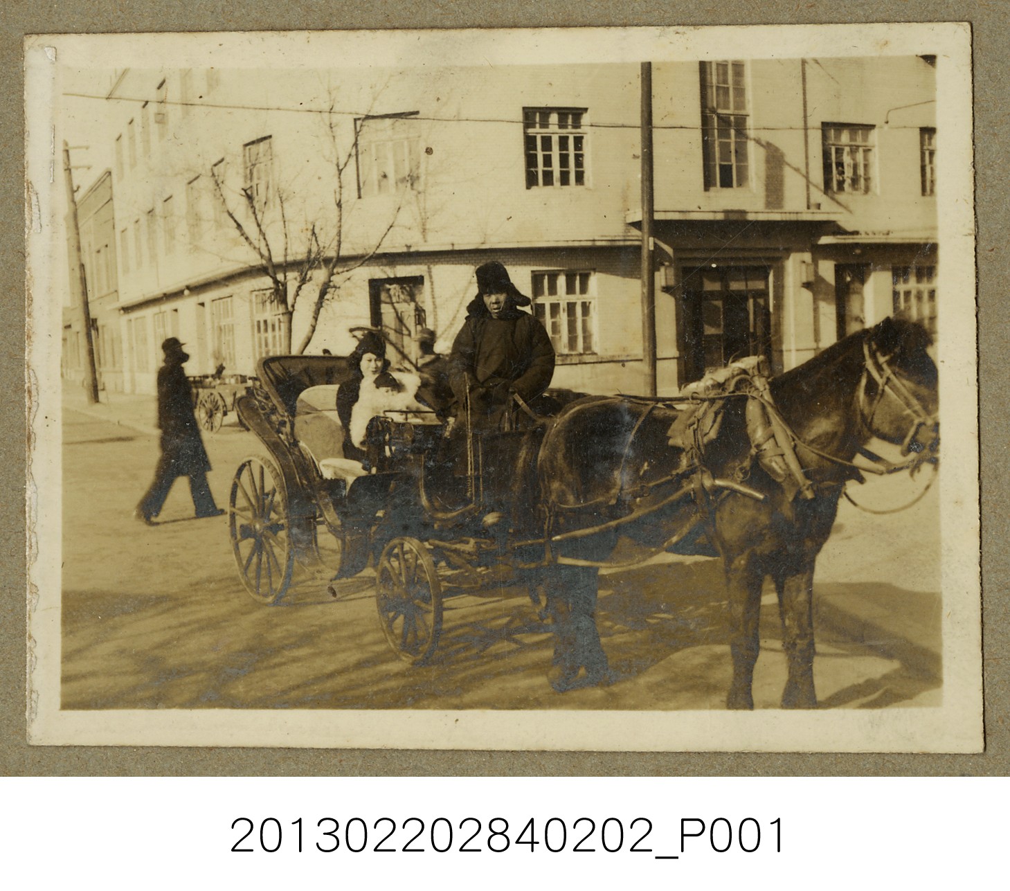昭和15年正月張星賢妻兒乘坐馬車剪影 (共2張)