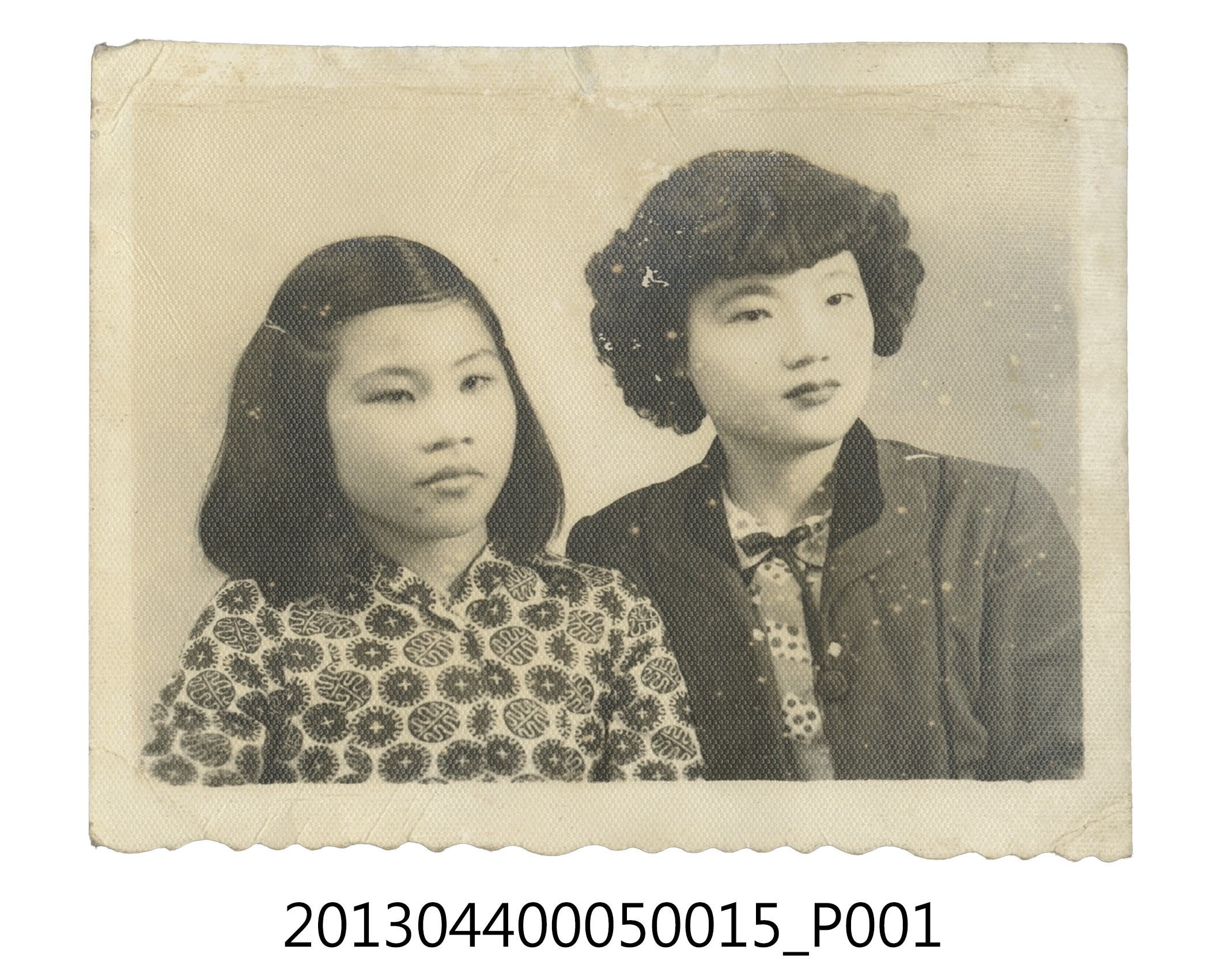 江先女與一名女子合照 (共2張)