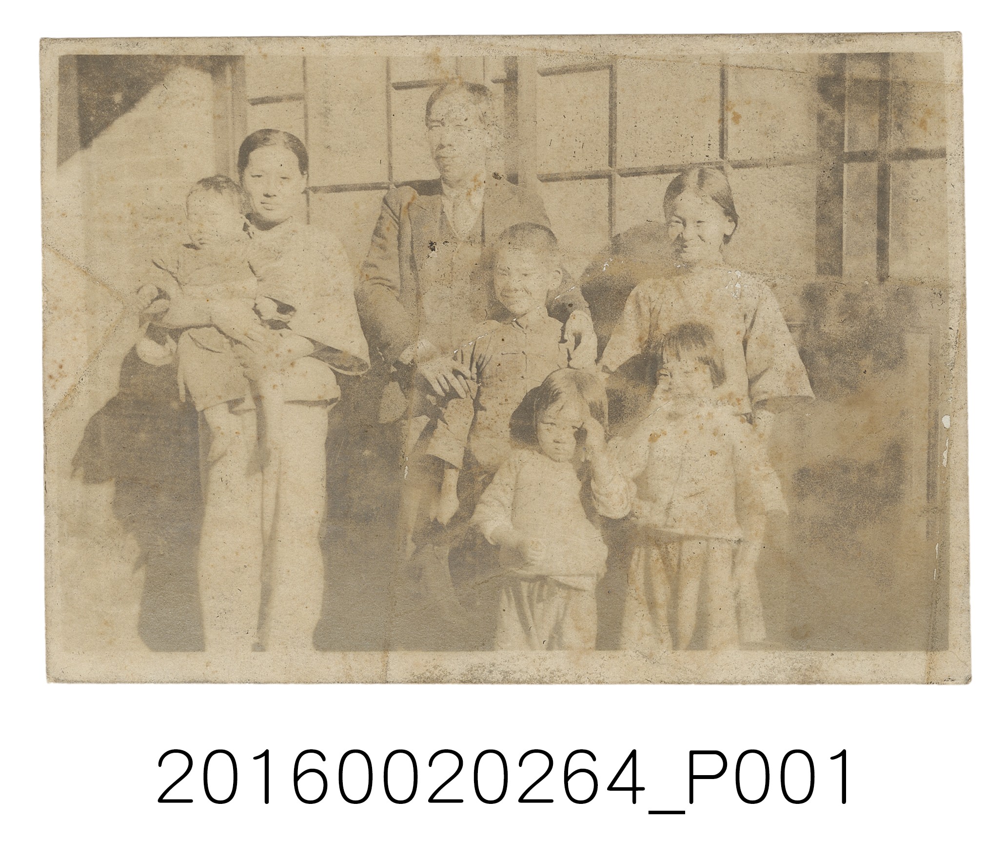 張星建與姐姐全家於臺中大里合照 (共4張)