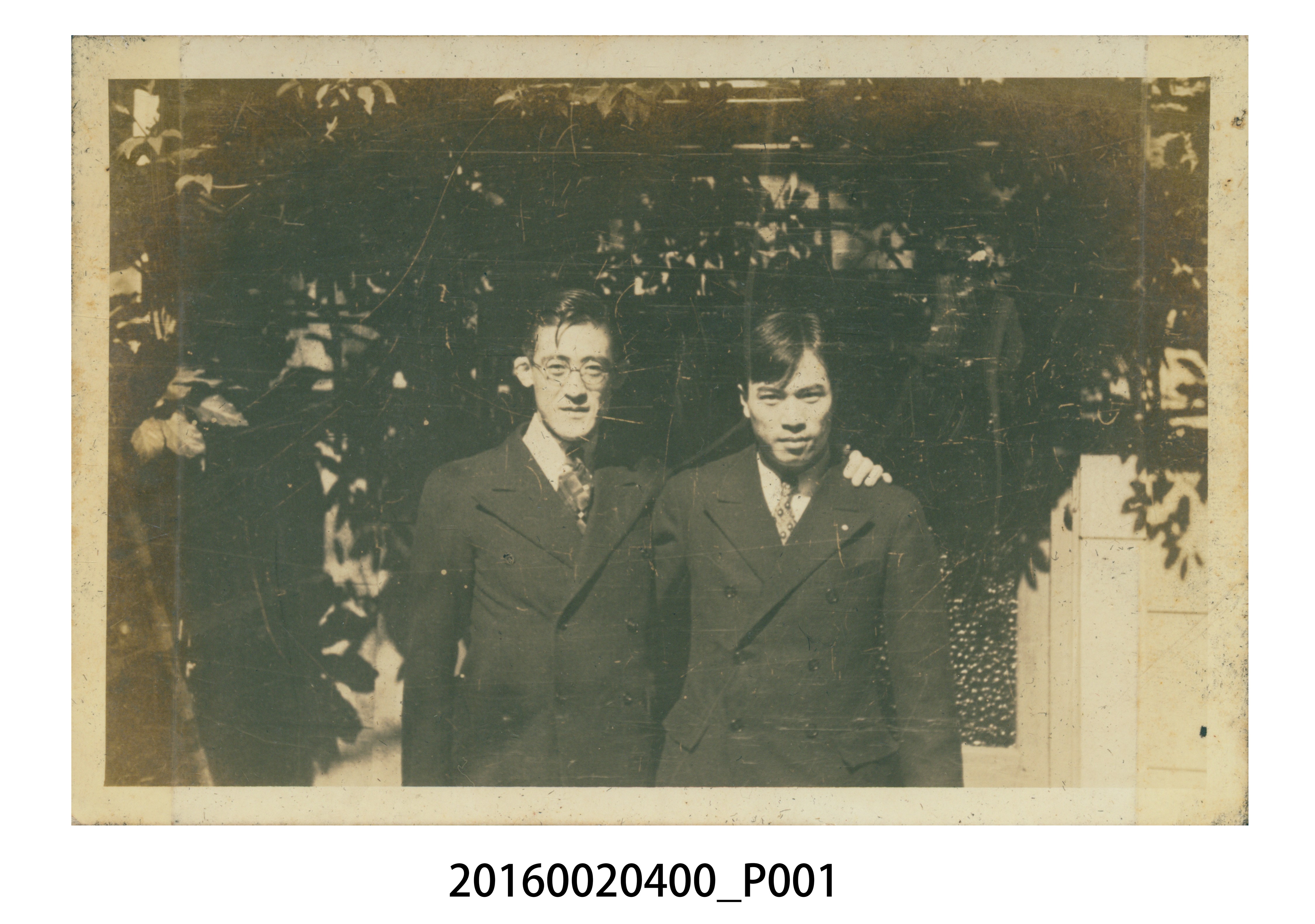 張星賢任職滿鐵時期與松平賴明於東京涉谷合照 (共4張)