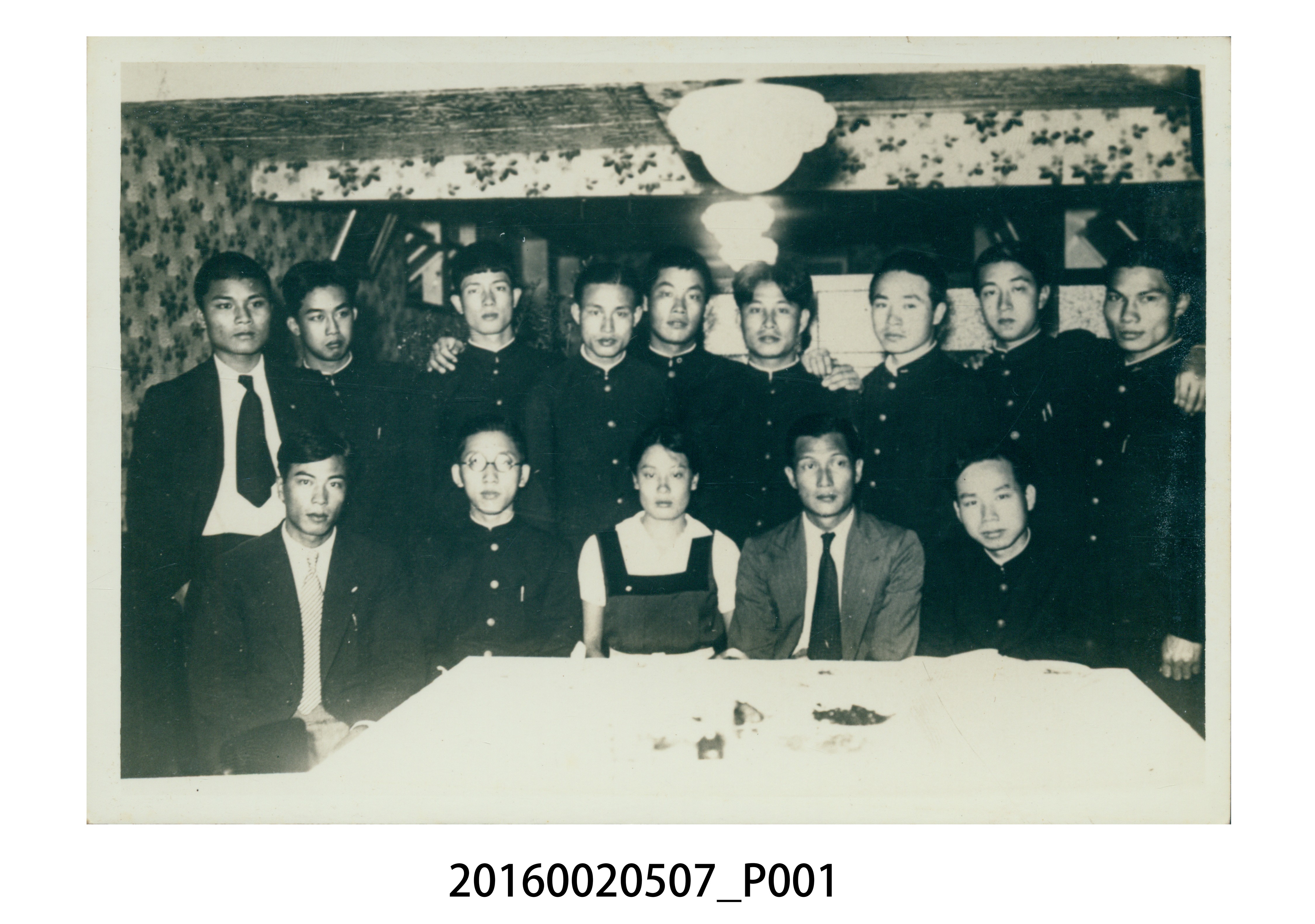 張星賢就讀早稻田大學時期參加日本東台體育人會與張朝金等會員合照 (共3張)