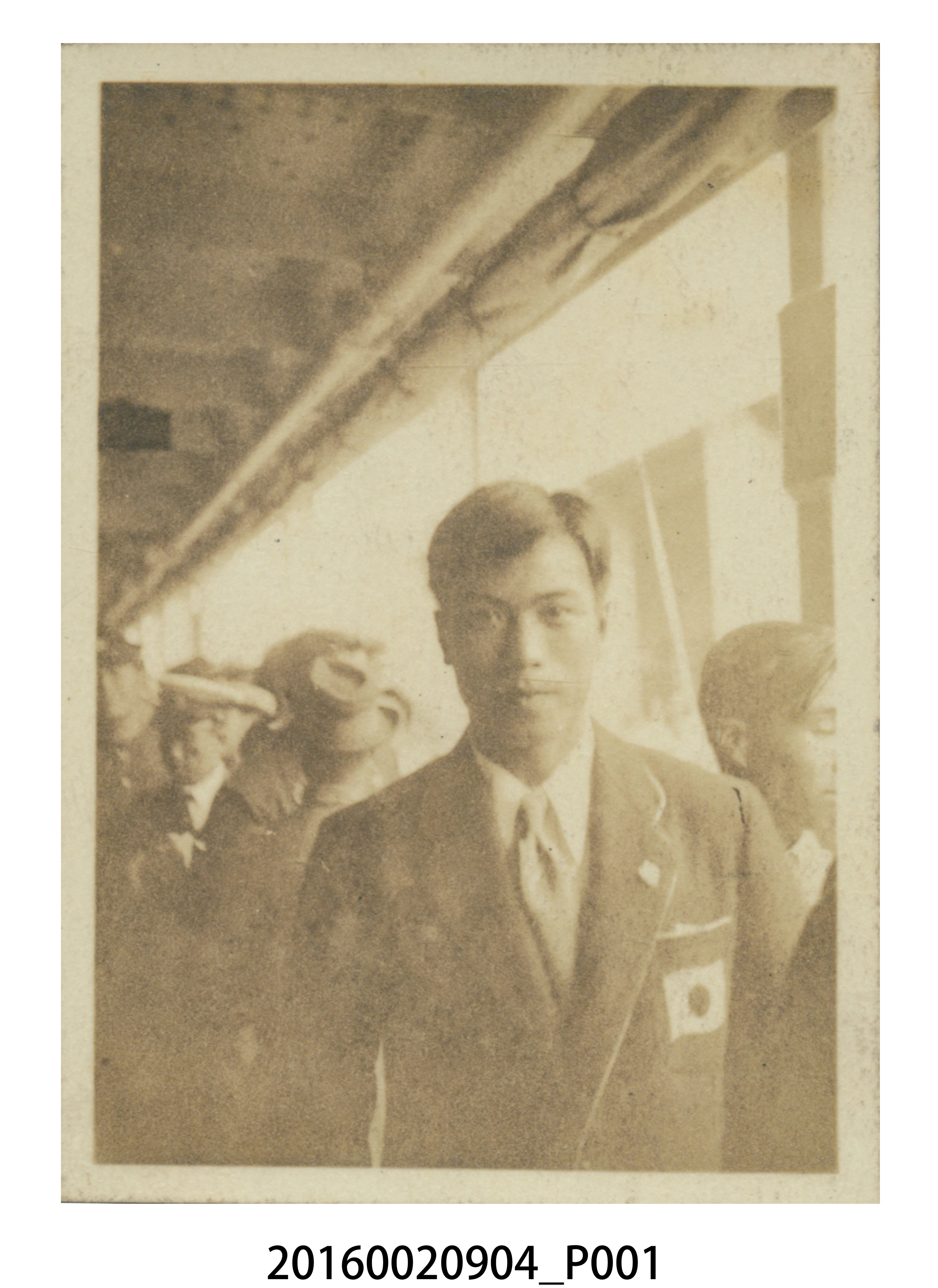 張星賢就讀早稻田大學時期搭乘「龍田丸」客輪代表日本前往美國參加第十屆洛杉磯奧運 (共3張)