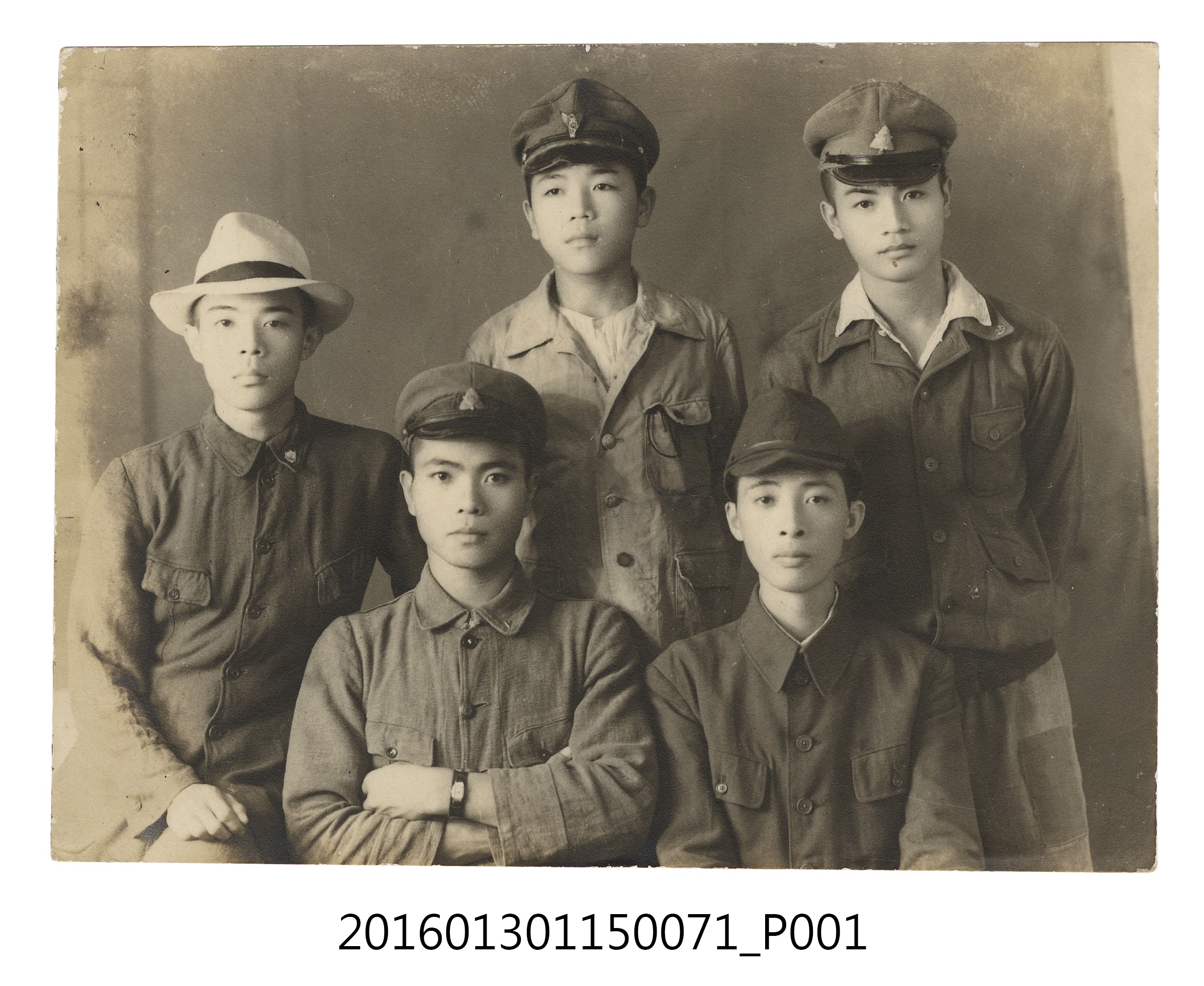 陳文炎與嘉農同學合拍沙龍照 (共3張)