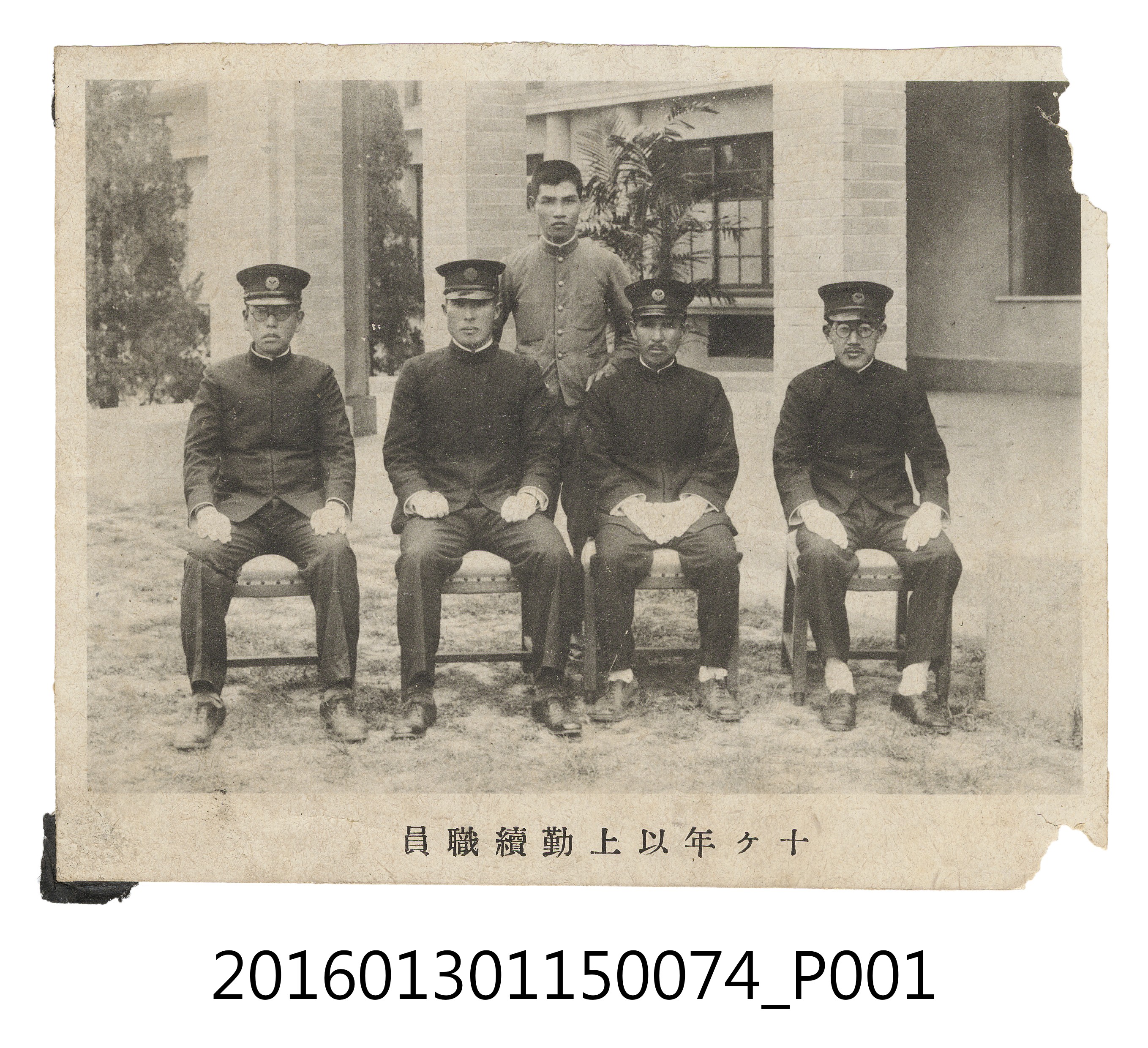 嘉農10年以上全勤職員合照 (共3張)