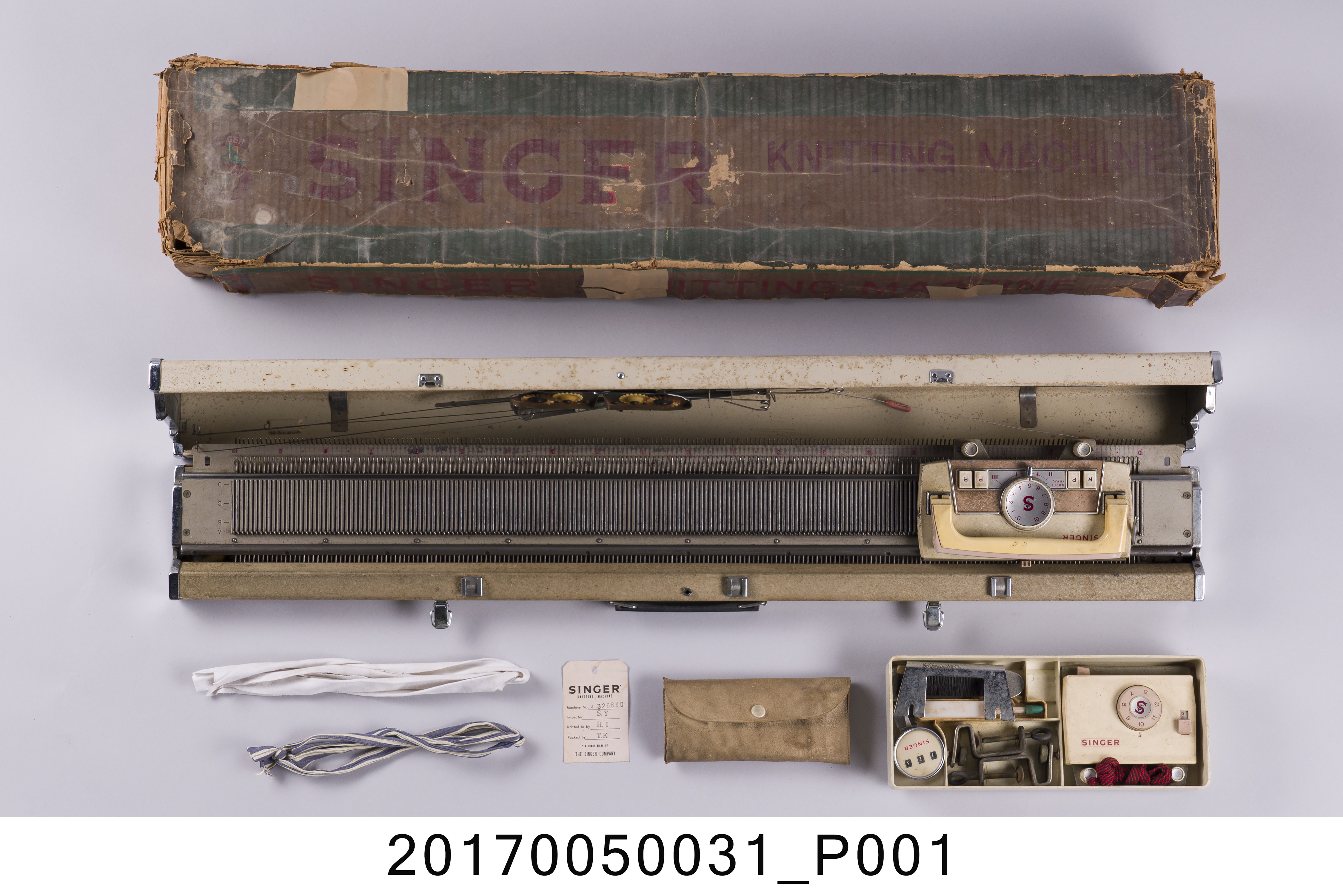 勝家model 555針織機及其附件 (共8張)