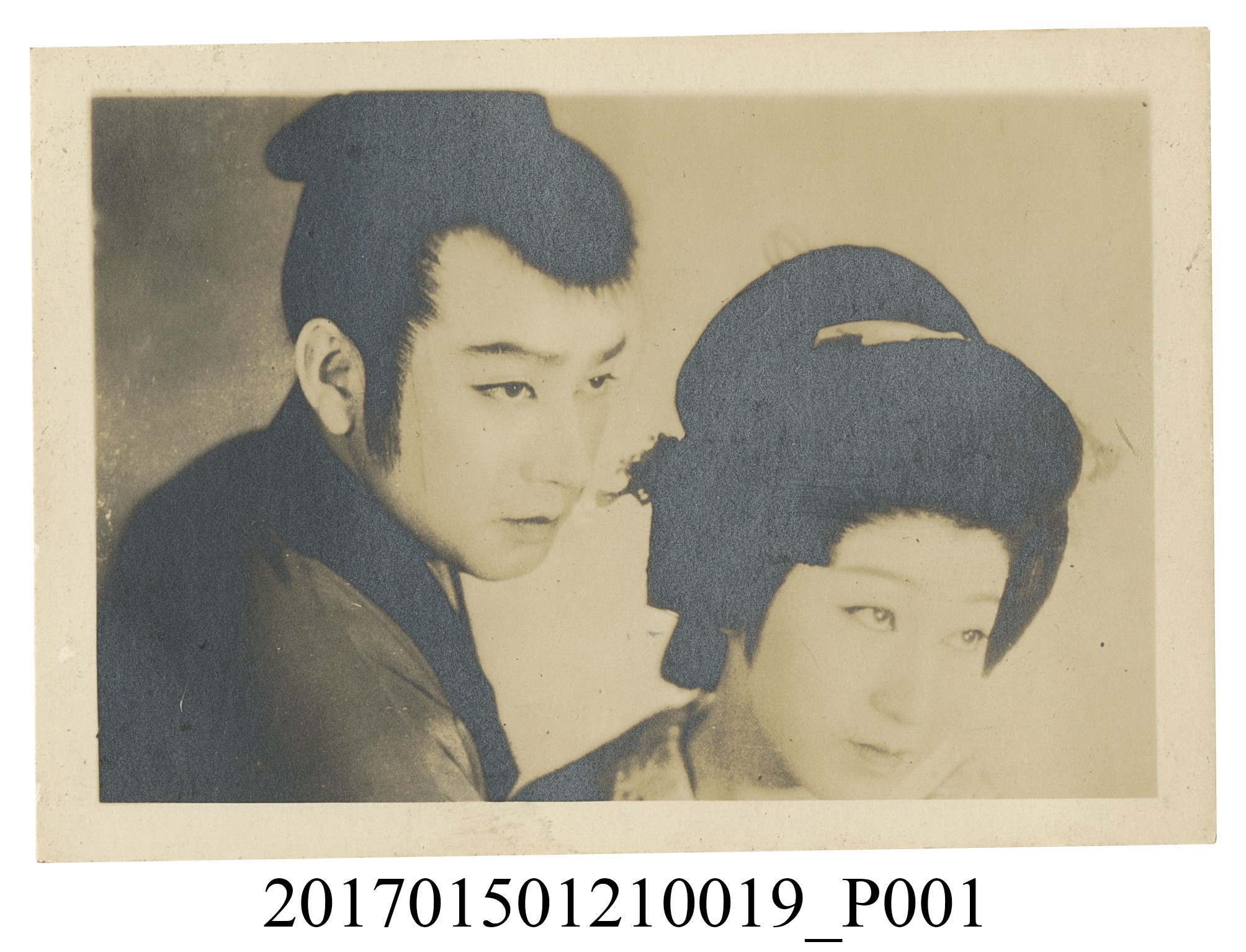 東寶電影京都工作室製作《阿波の踊子》一對男女劇照 (共3張)