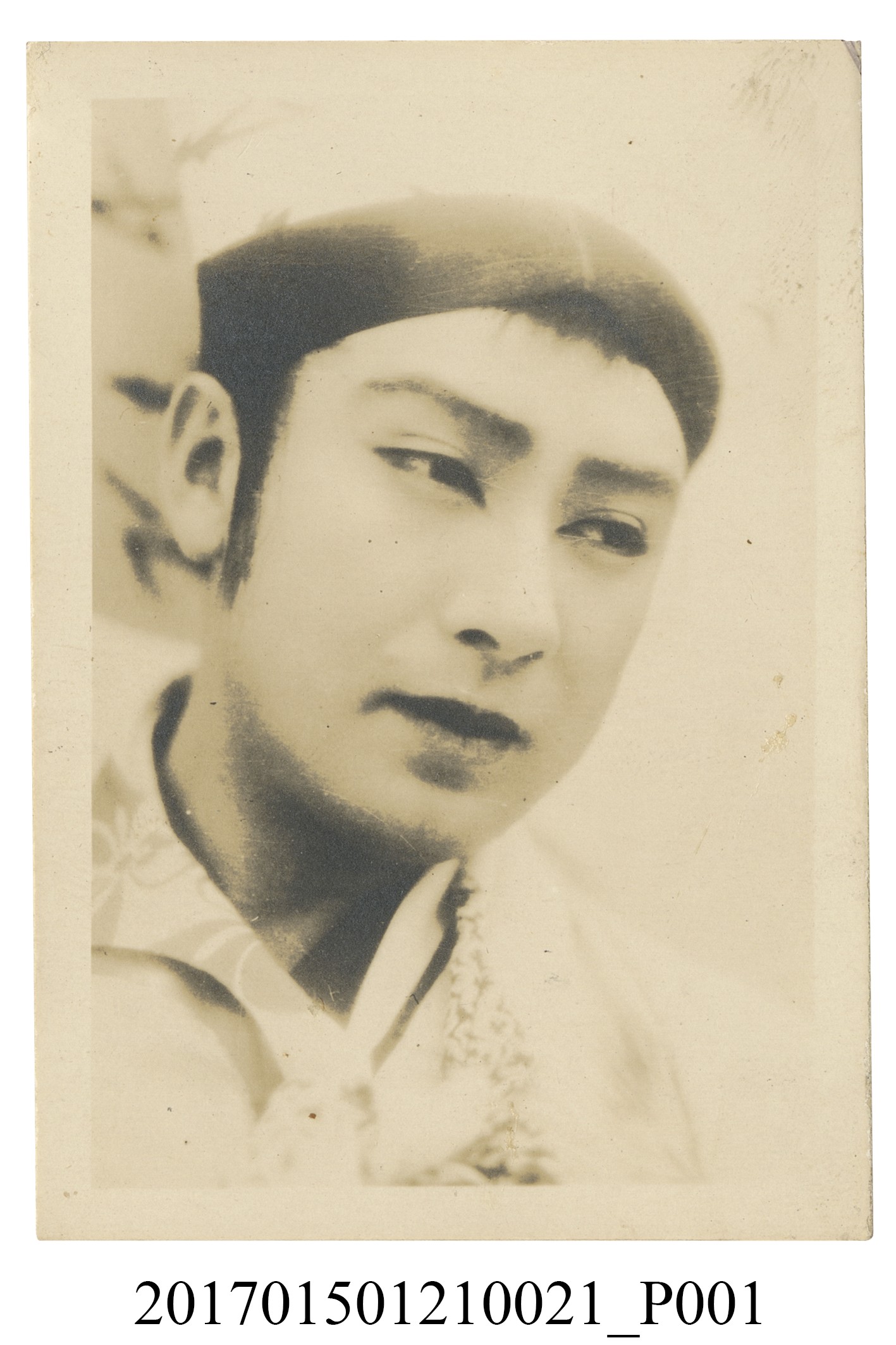戴帽男子的半身照 (共3張)