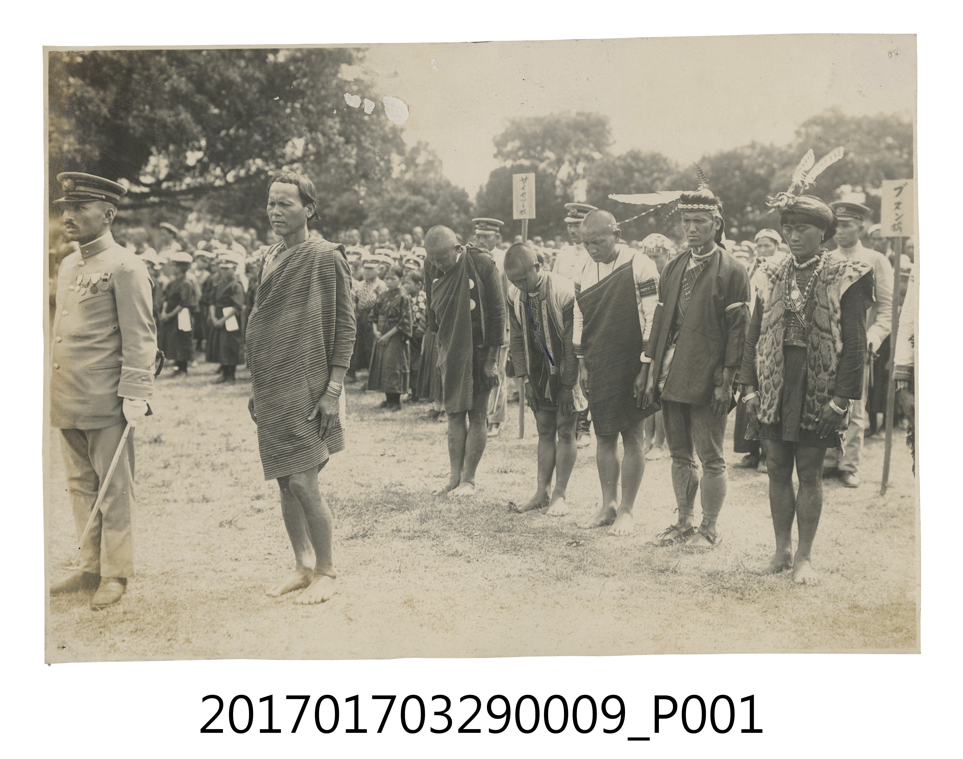 各族蕃人代表致敬 (共3張)