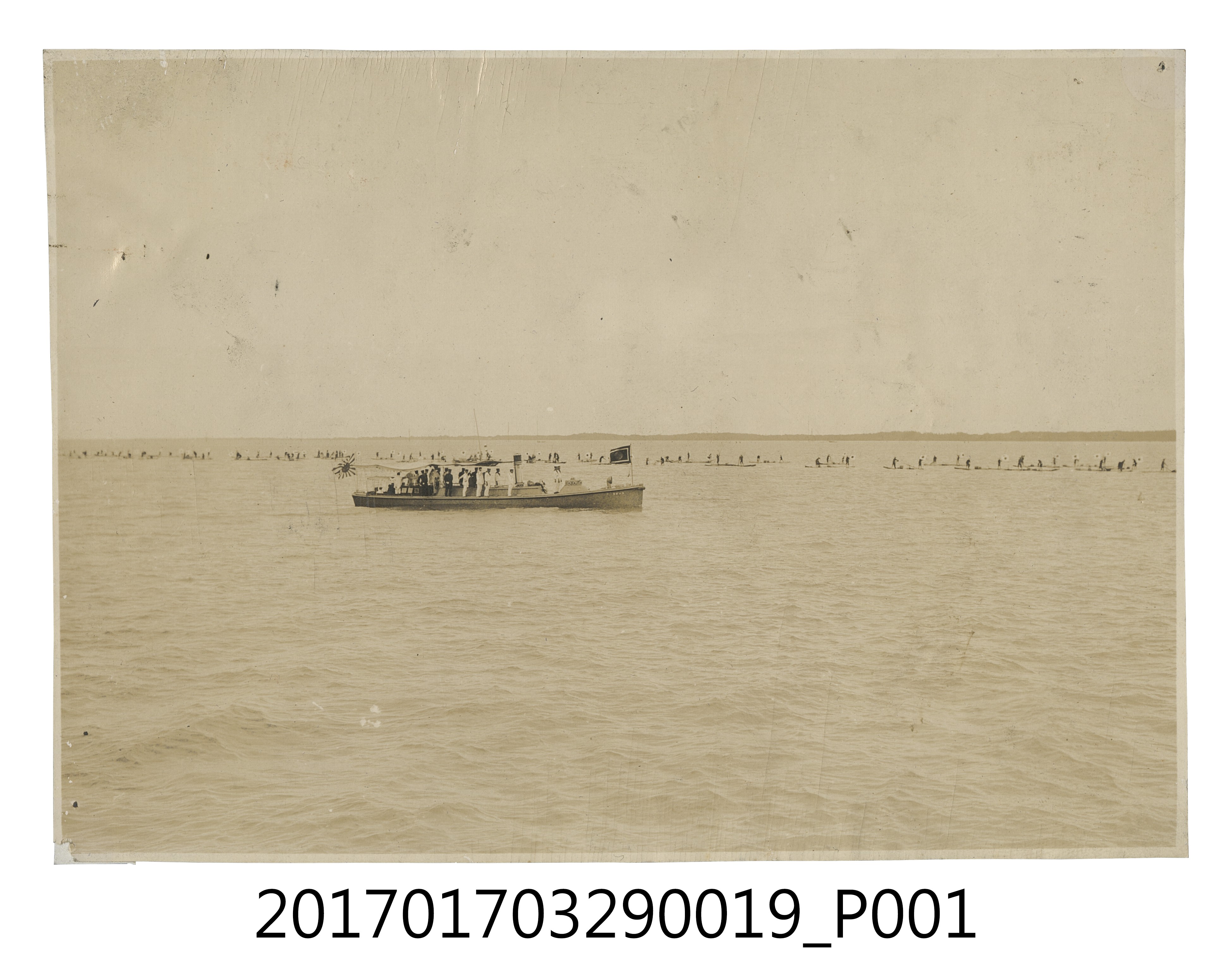 搭乘御召艇前往軍艦 (共3張)