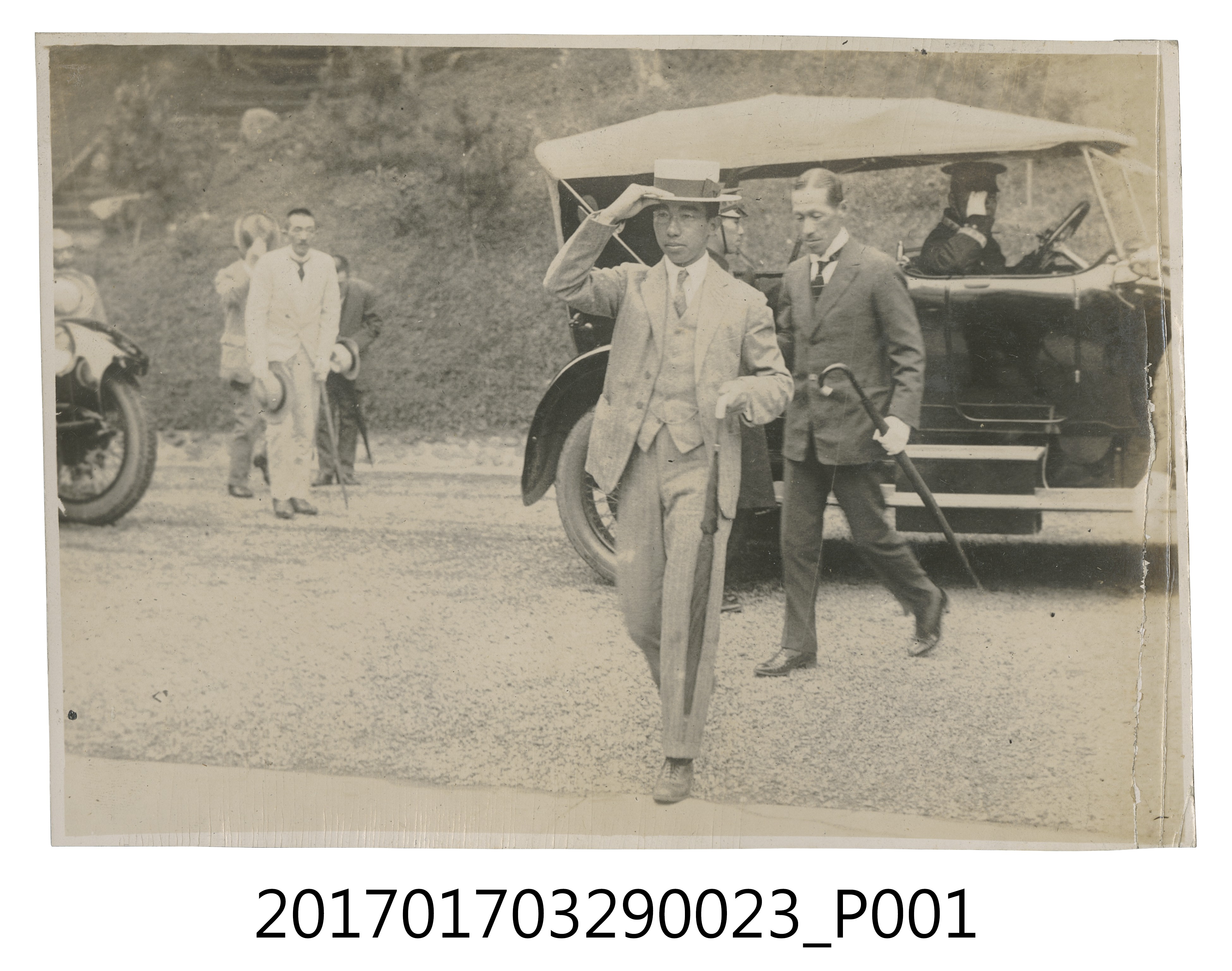 走向北投溫泉的皇太子殿下 (共3張)