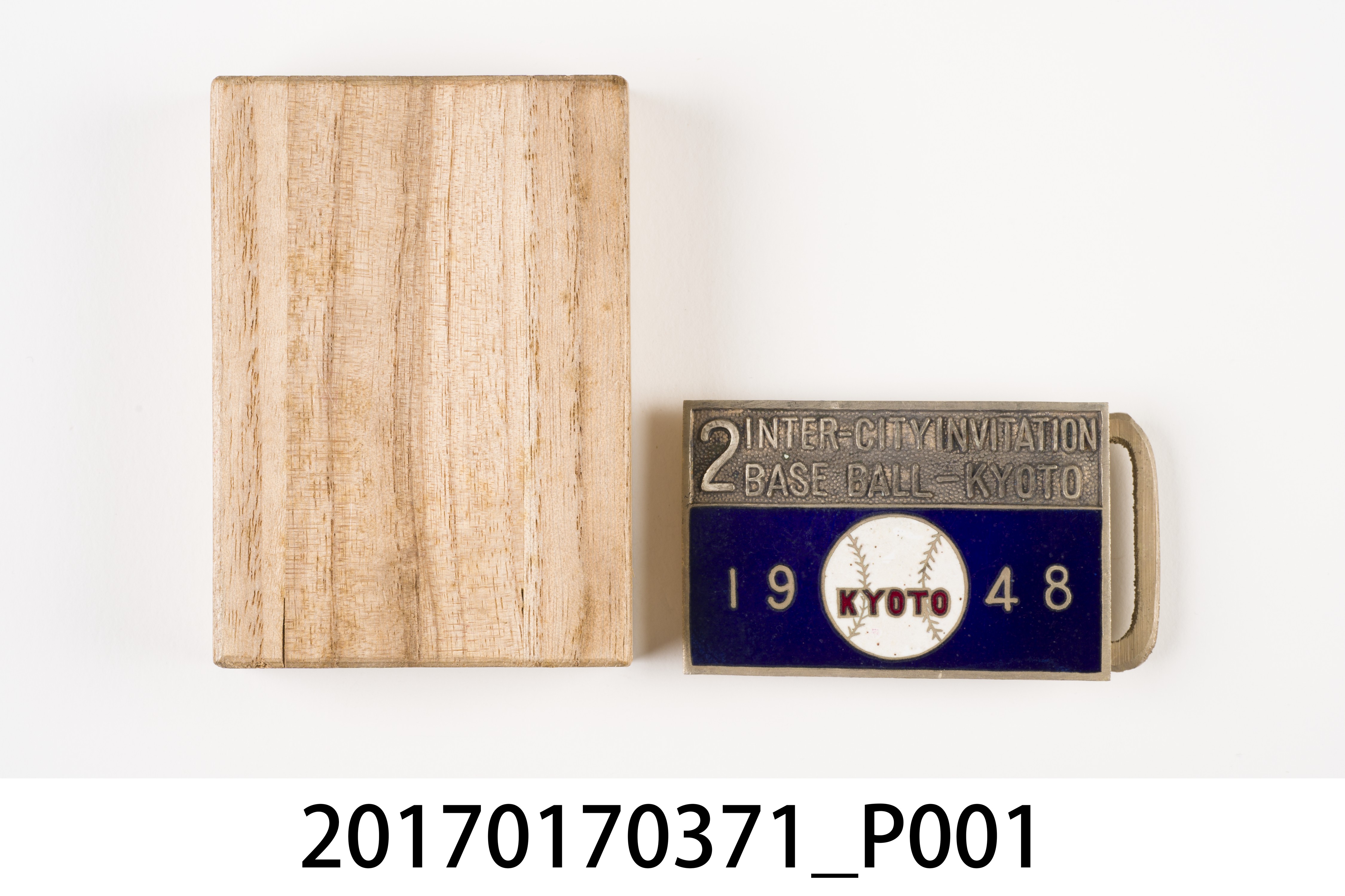 1948年東京棒球邀請賽紀念皮帶扣及盒子 (共7張)