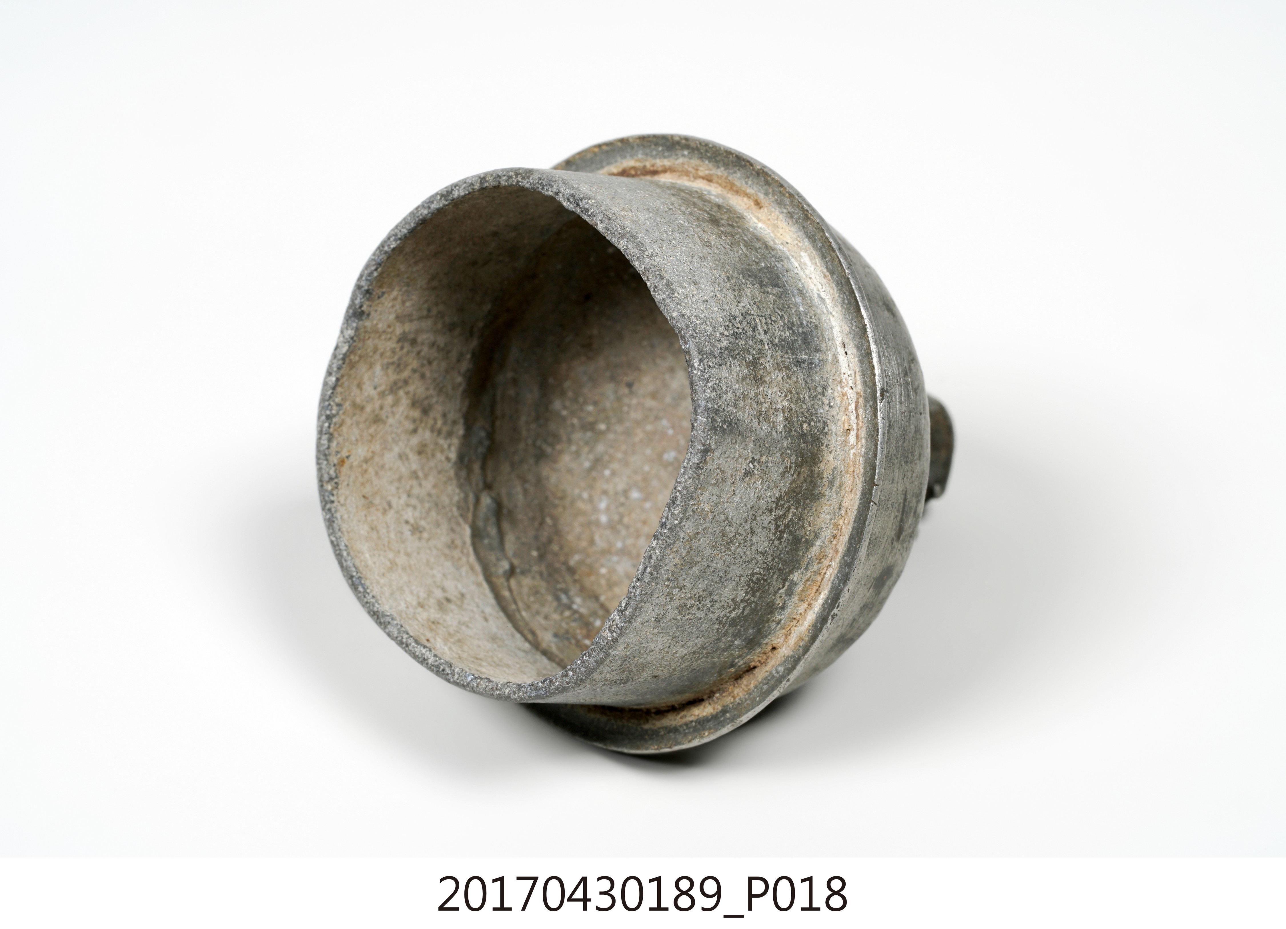 錫製獅鈕酒壺 (共30張)