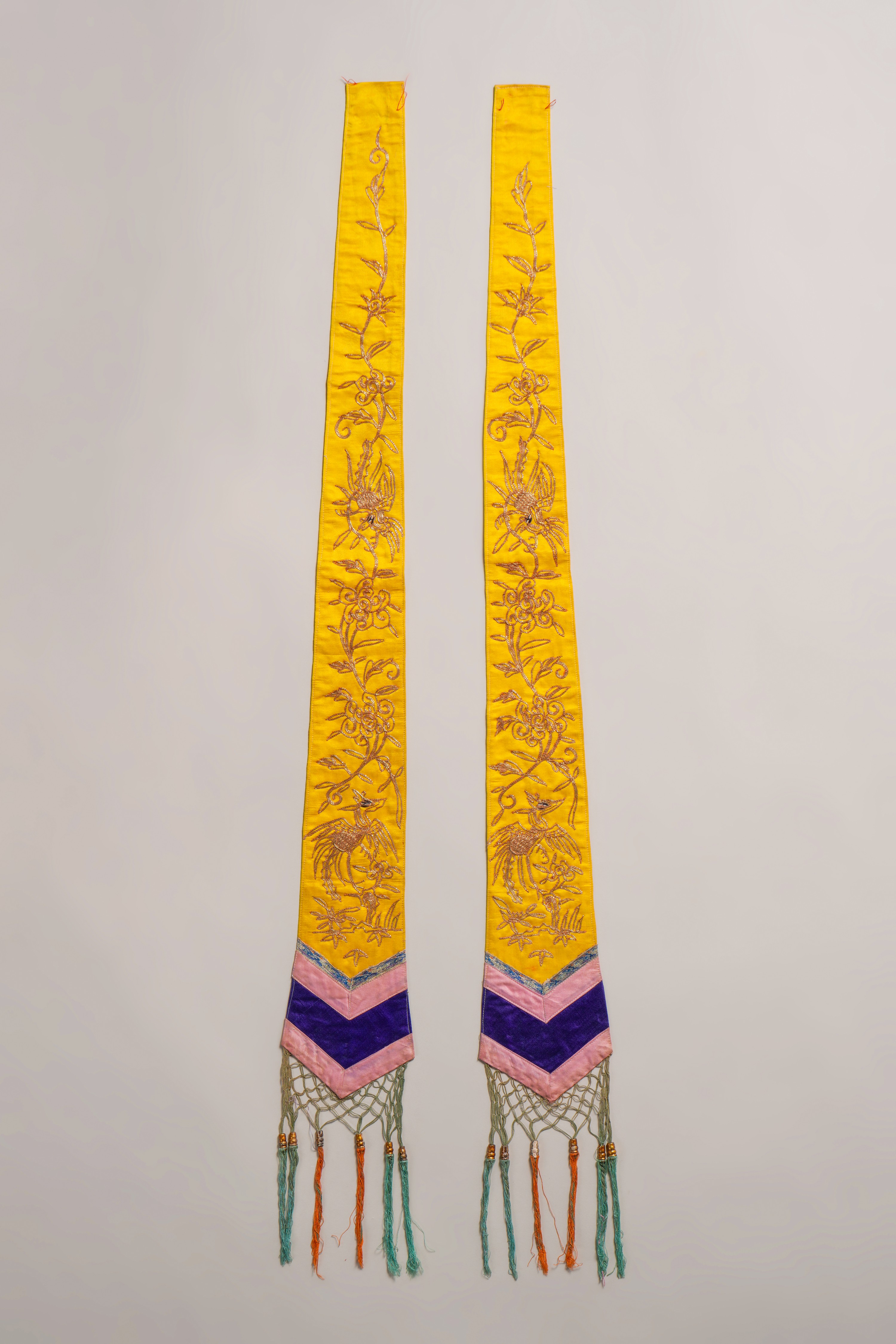 金黃絲緞花鳥紋劍帶組 (共8張)