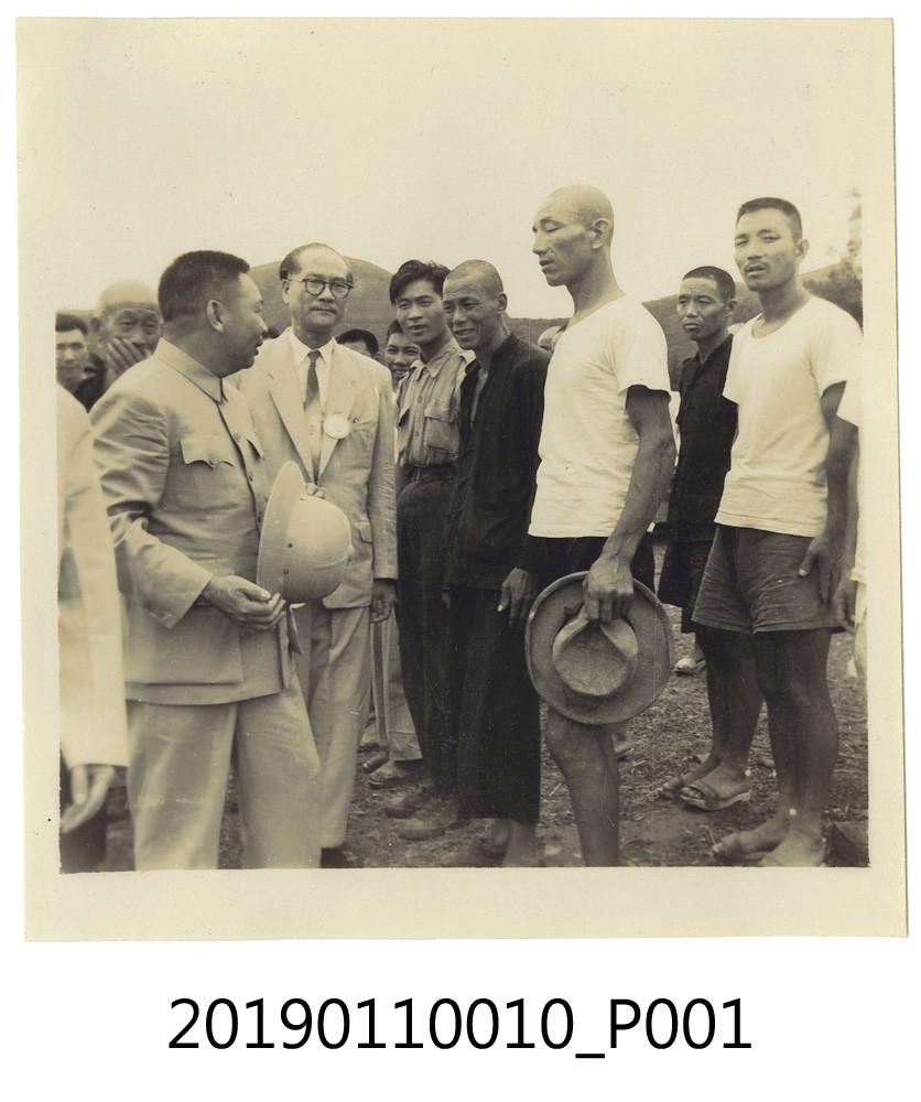 蔣經國巡視宜蘭與民眾講話照 (共3張)