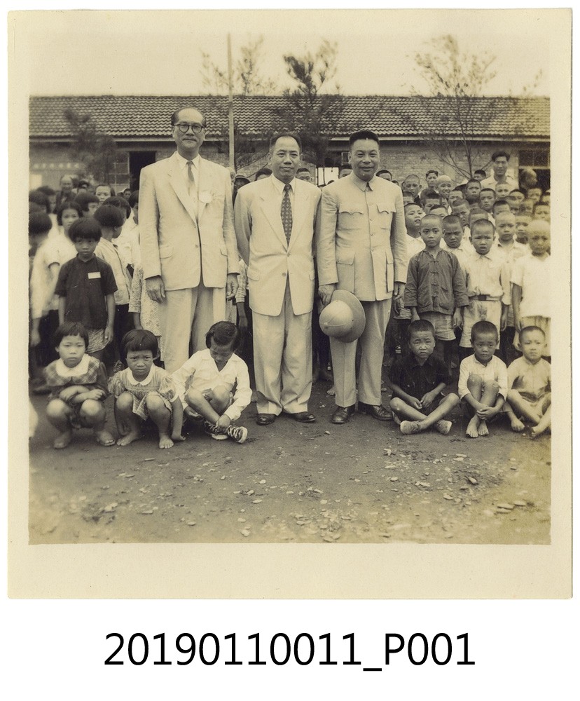 蔣經國巡視宜蘭小學照 (共3張)