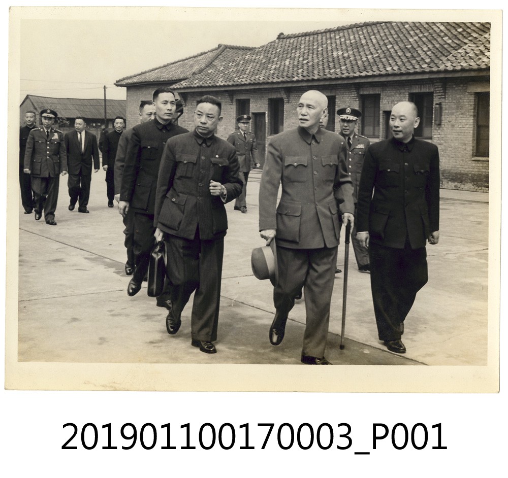 1960年蔣介石總統巡視軍中照片之2 (共3張)