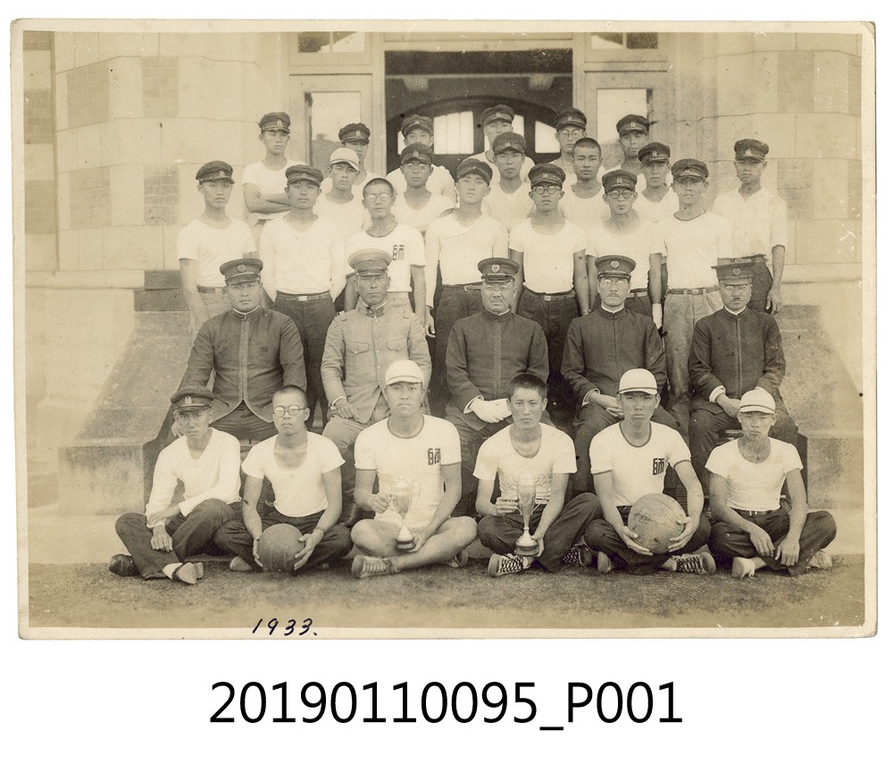 1933年台中師範學校學生獲得排球比賽優勝與教師合影 (共4張)