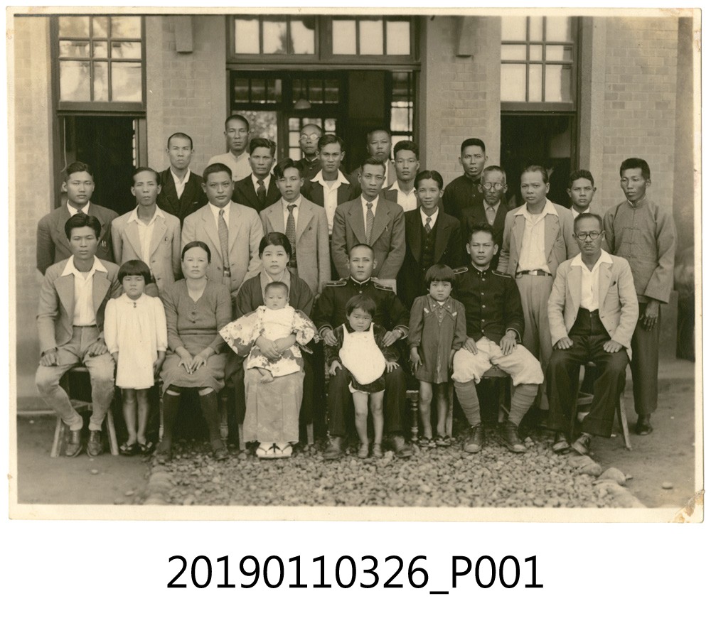 日治時期巡查與地方士紳合影 (共3張)