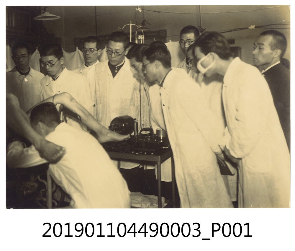 臺北帝國大學醫學部學生實習之情形照片之3 (共3張)