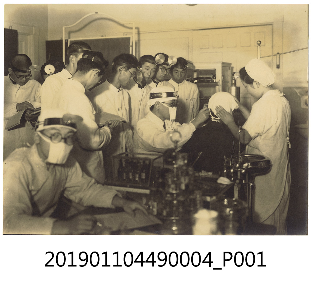臺北帝國大學醫學部學生實習之情形照片之4 (共3張)