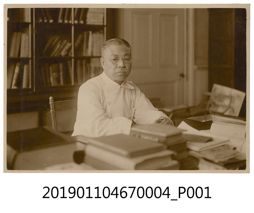 日治時期堀內次雄獨照 (共3張)