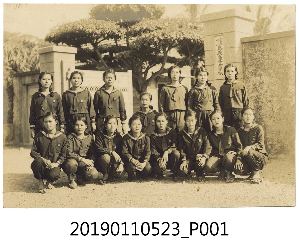 日治時期嘉義女中女學生合影照 (共3張)