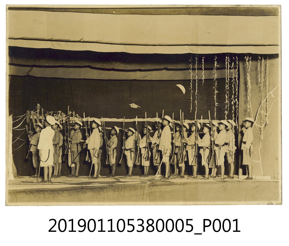 日本時代小學生舞台劇表演照片 (共3張)