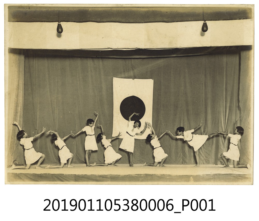 日本時代小學生舞蹈表演照片 (共3張)