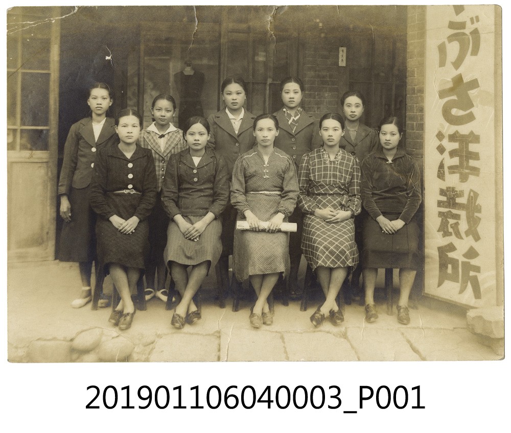 洋裁講習班女學員合影 (共3張)