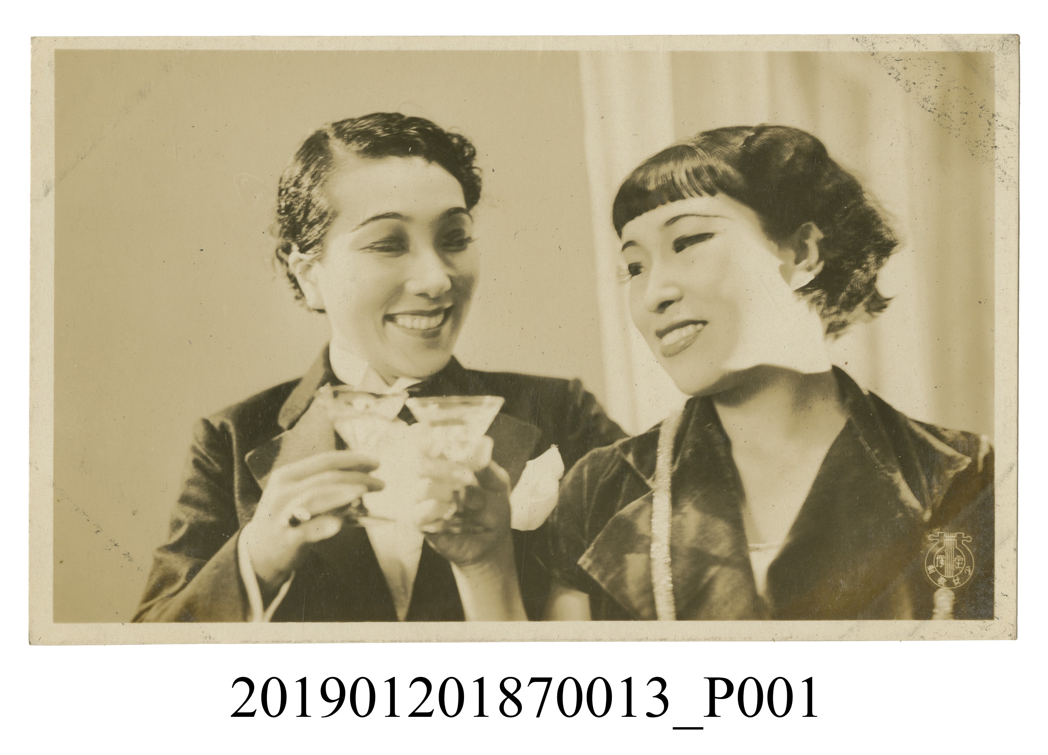 寶塚劇團男女飲酒劇照 (共5張)