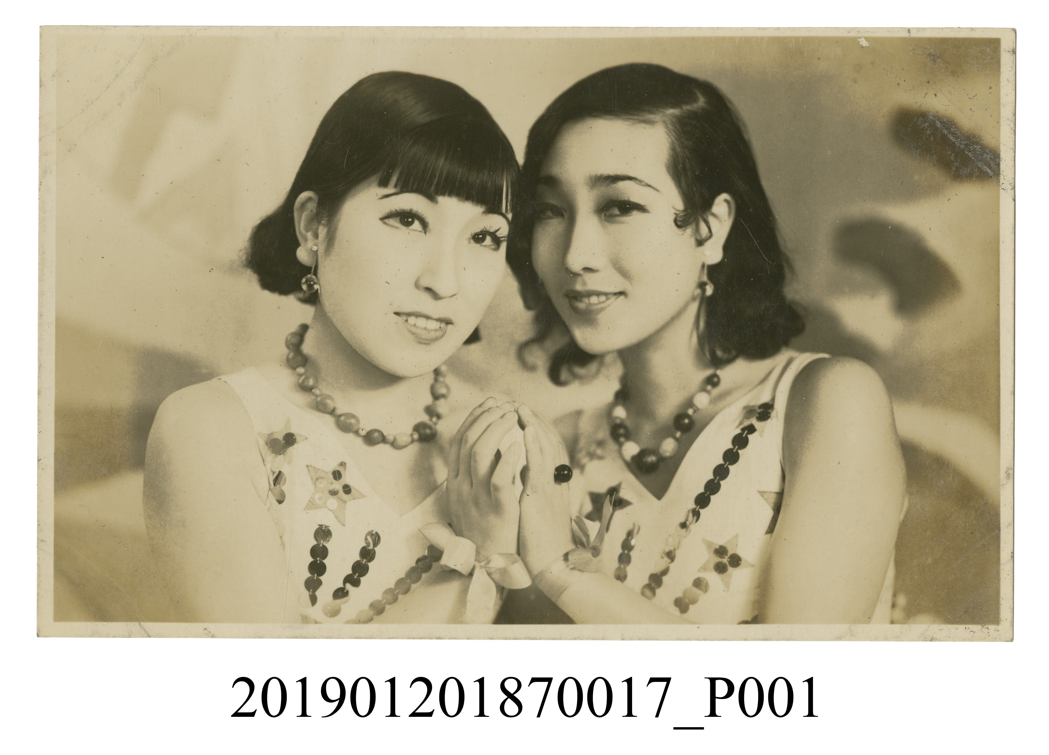 寶塚劇團二女子合照 (共5張)