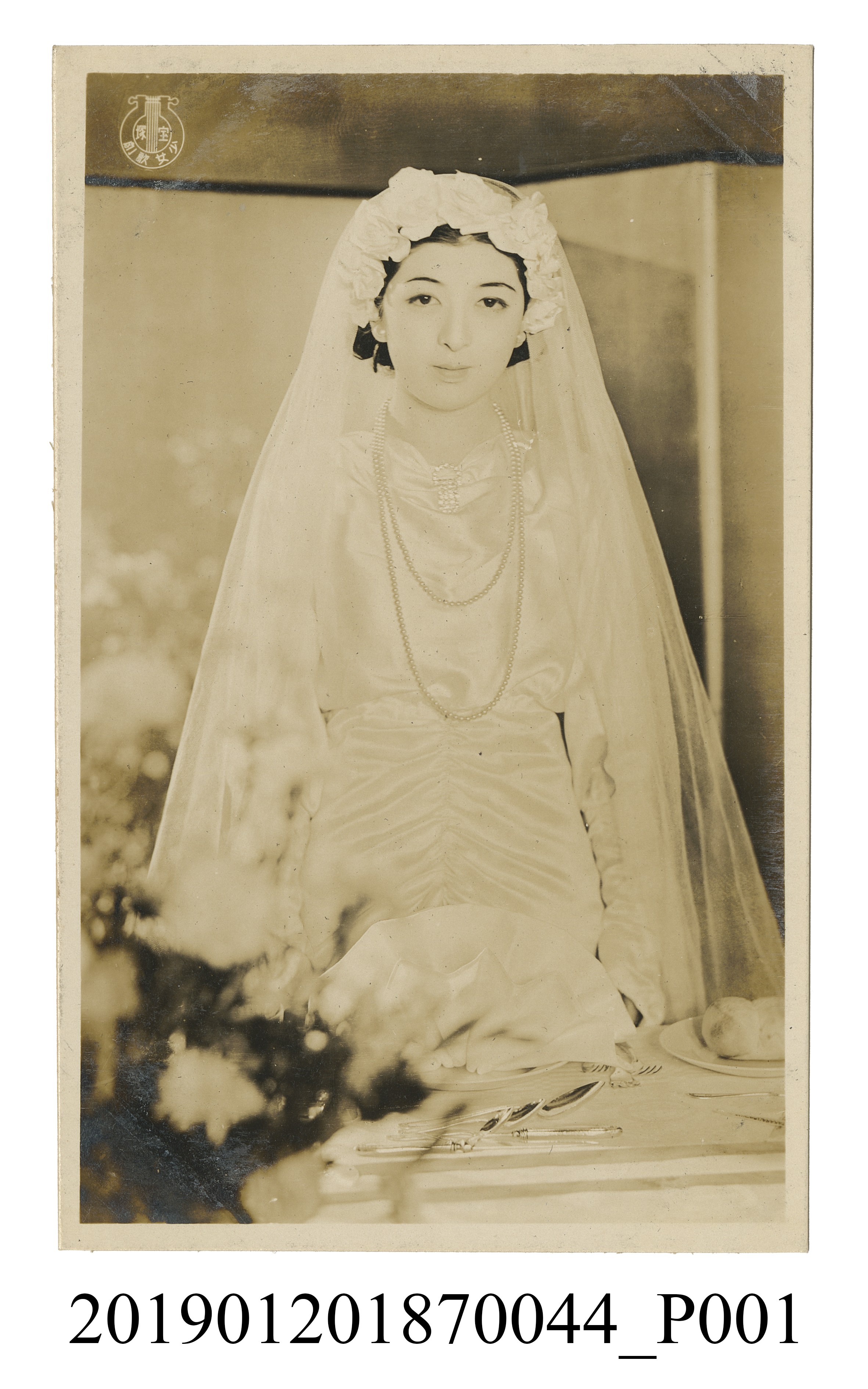 寶塚劇團西式女子婚紗劇照 (共5張)