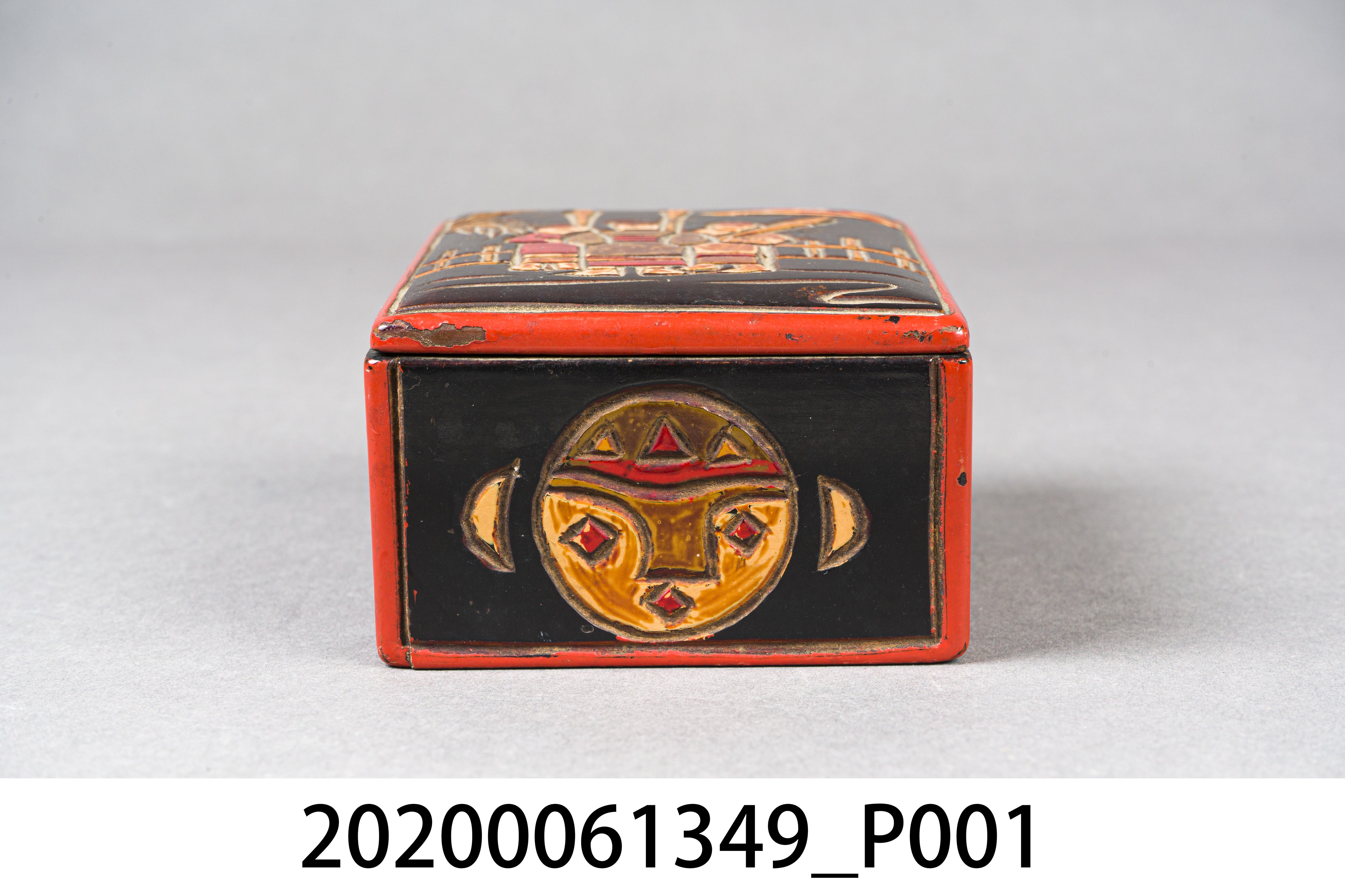 木製杵歌與山豬圖樣漆器置物盒 (共16張)