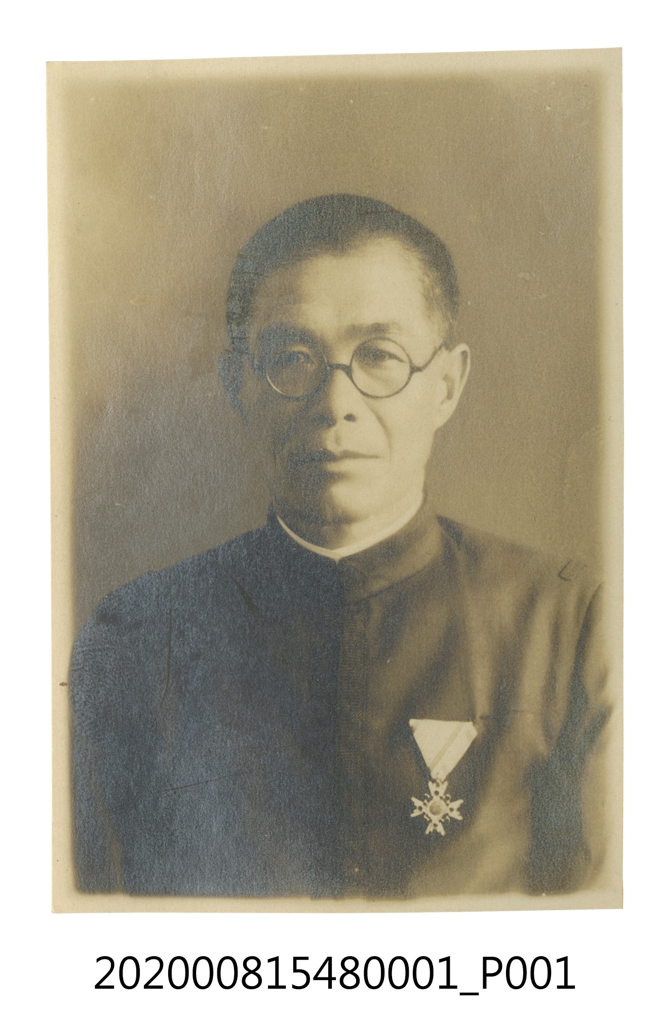 男子獨照 (共3張)