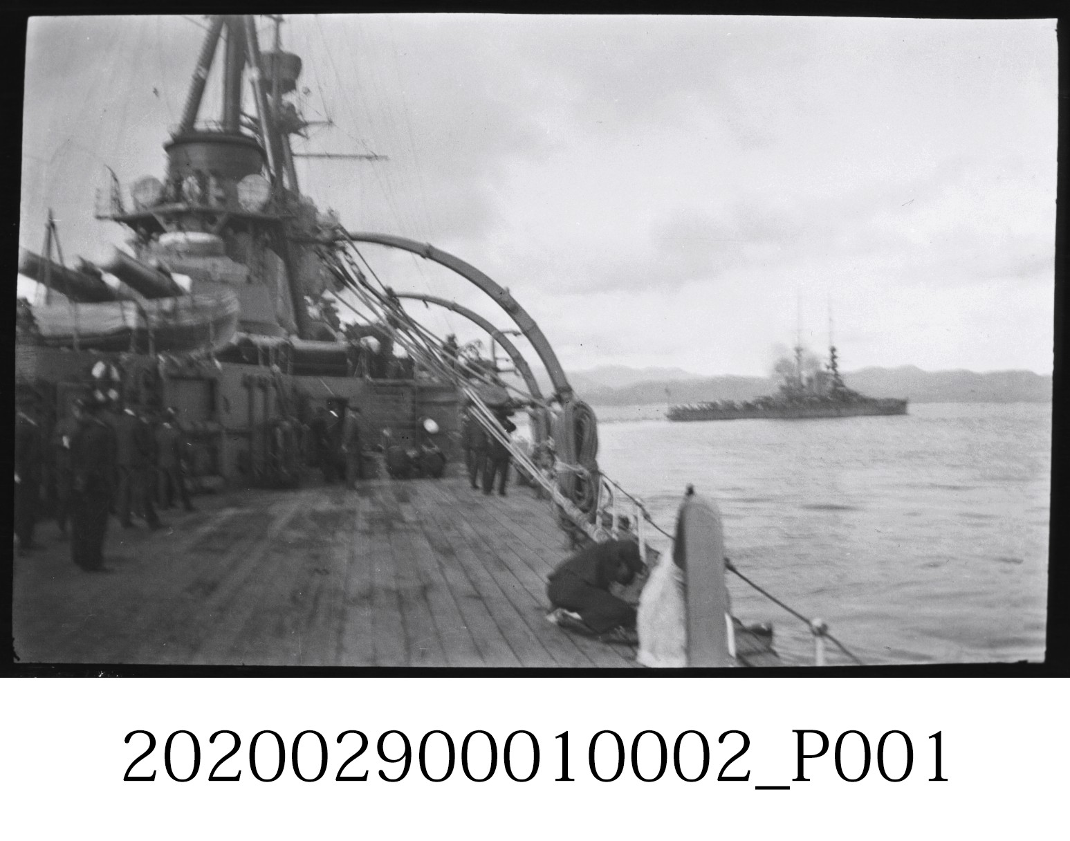 航行中的金剛艦 (共3張)