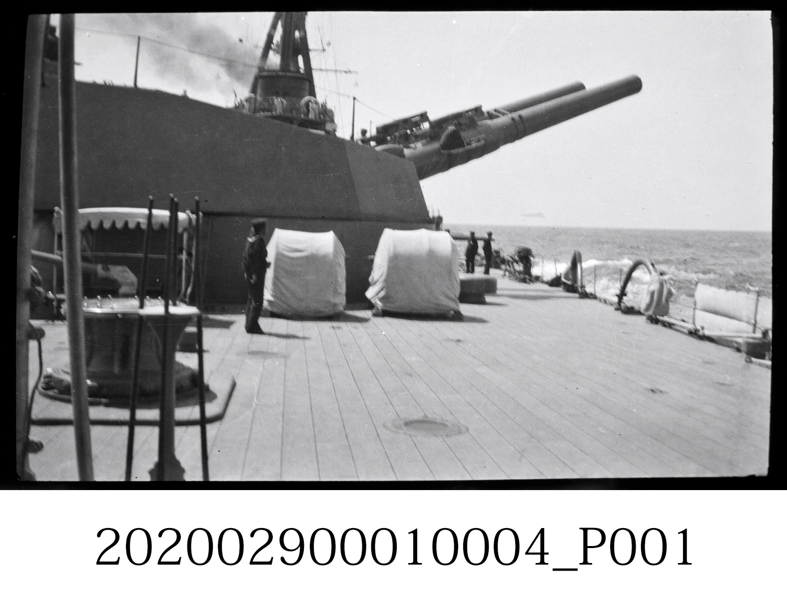 金剛艦上甲板 (共3張)
