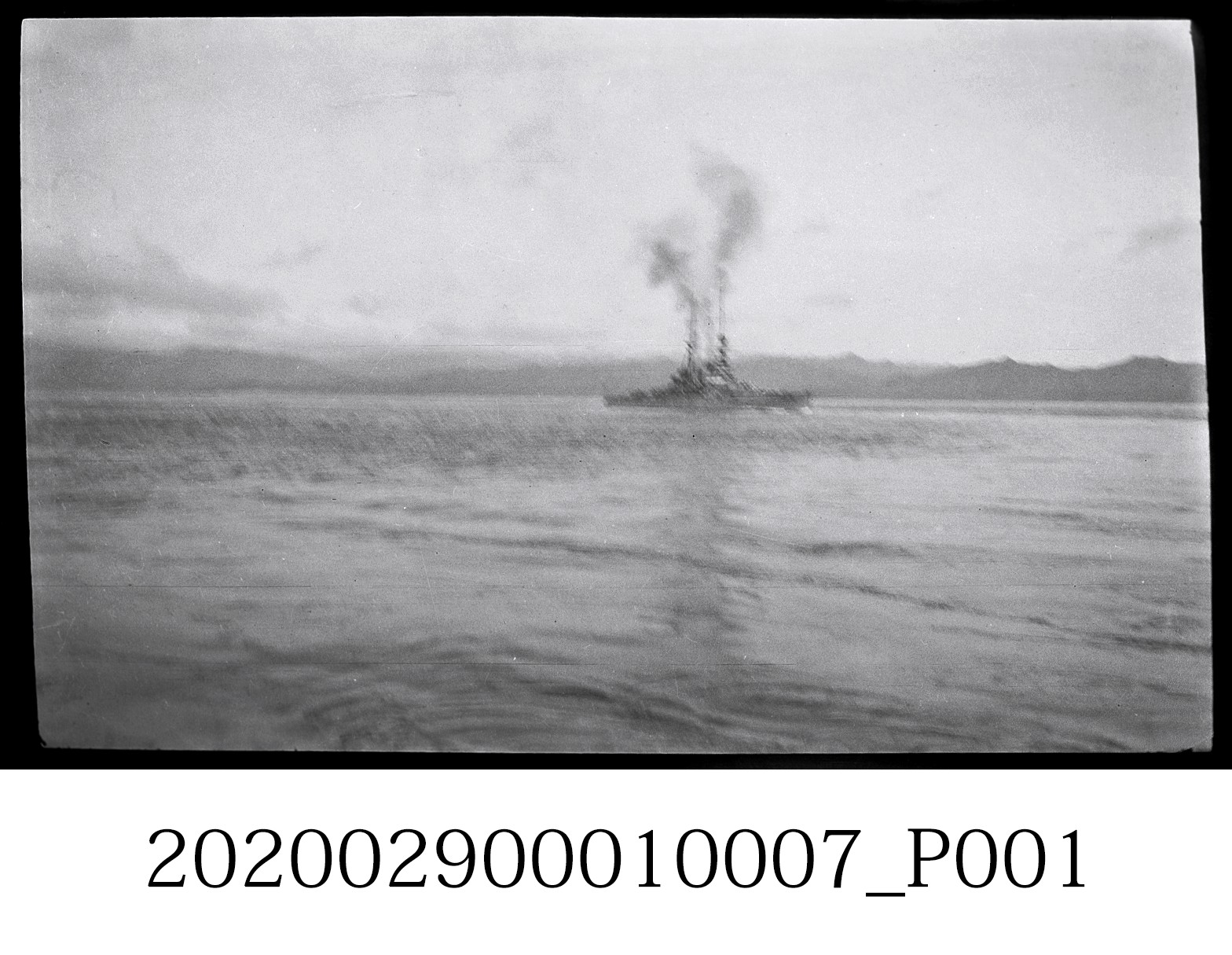 金剛艦上看臺灣外海的戰艦 (共3張)