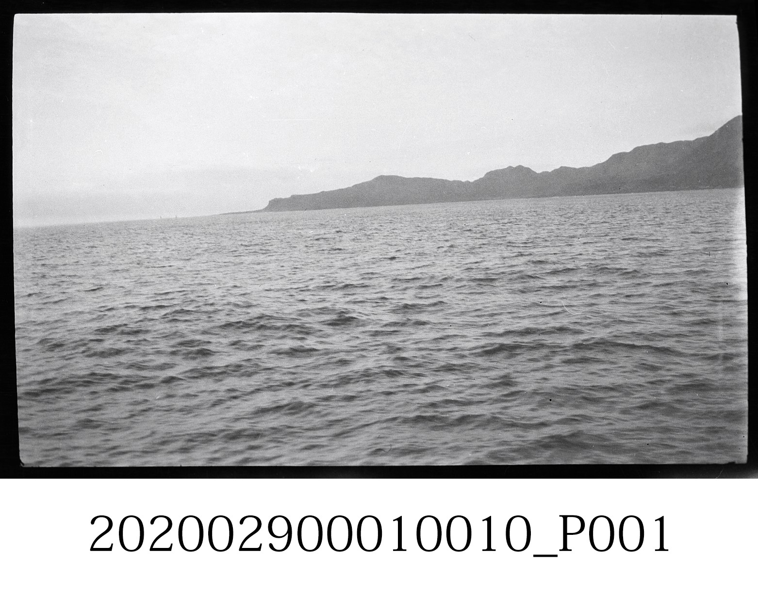 金剛艦上看臺灣外海 (共3張)