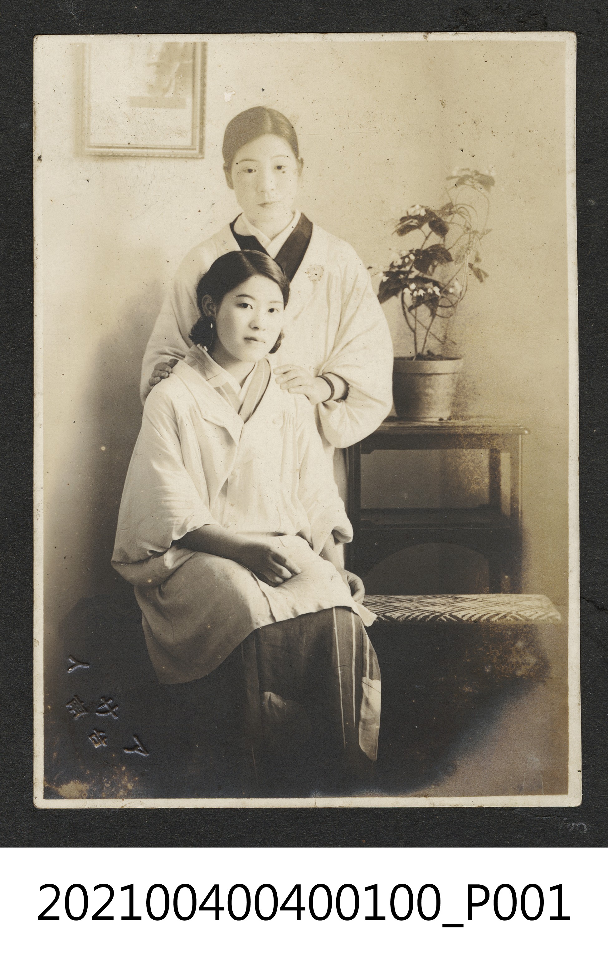 二名穿和服女子 (共1張)