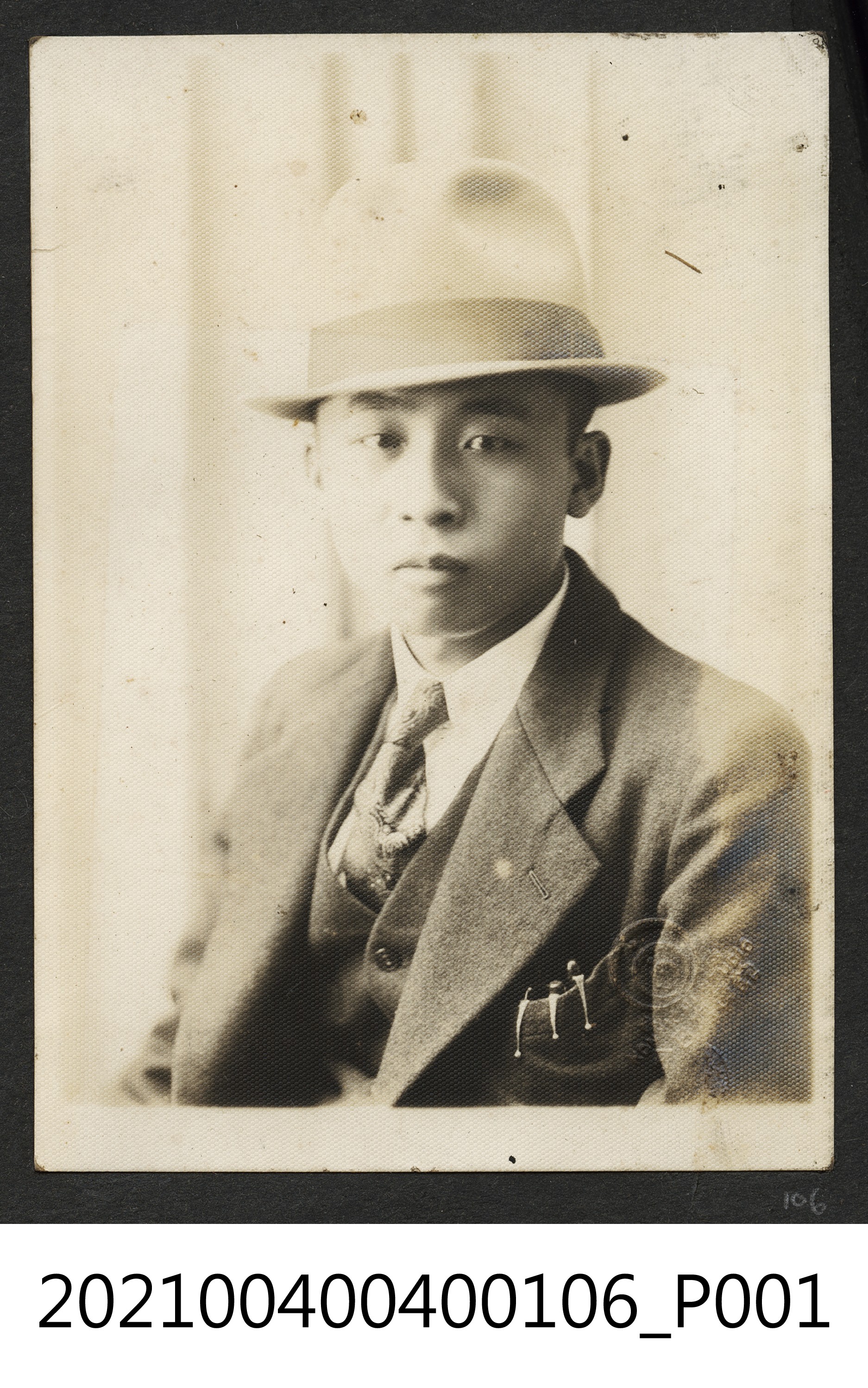 戴帽男子照 (共1張)