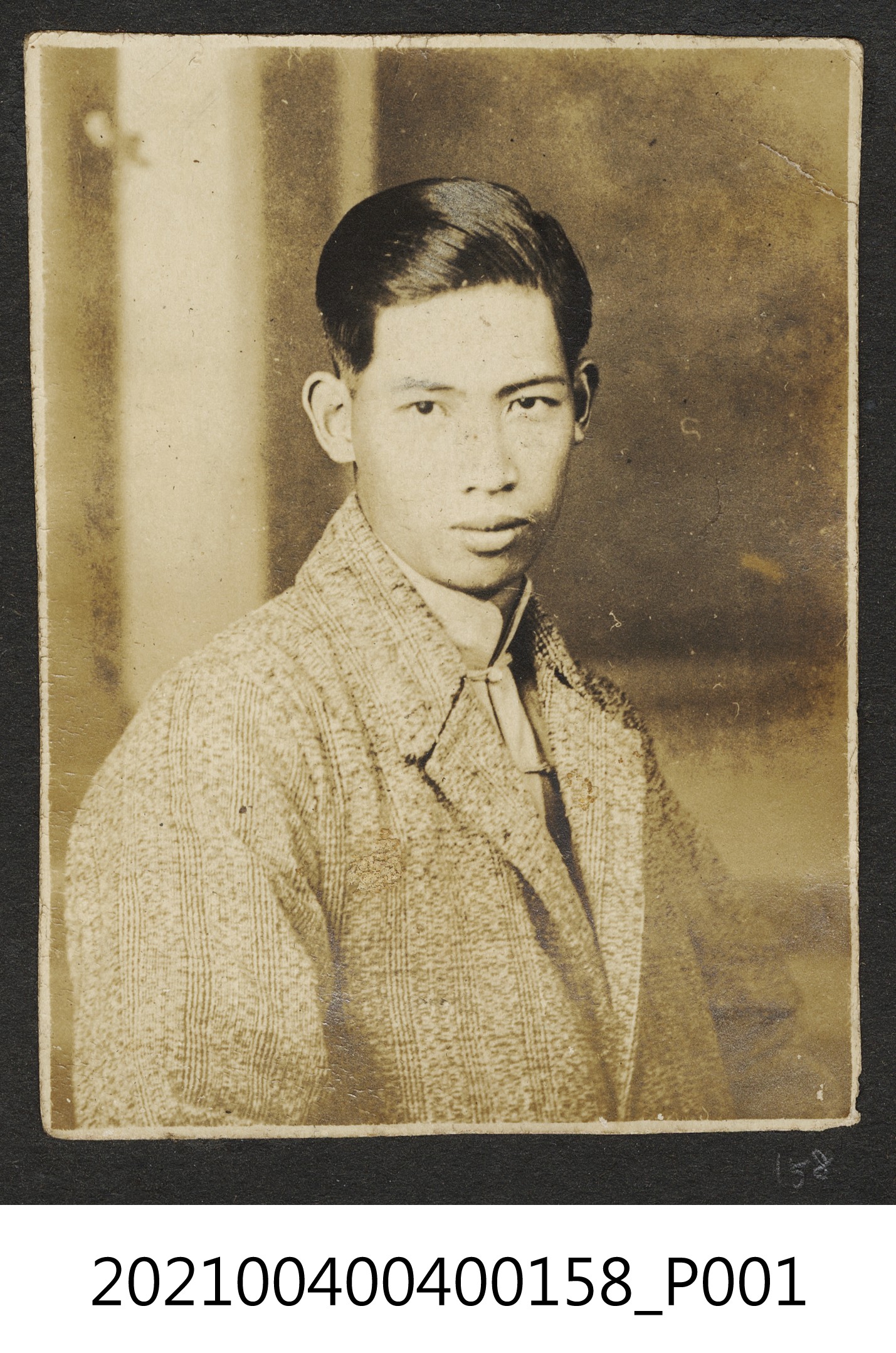 穿大衣男子照 (共1張)