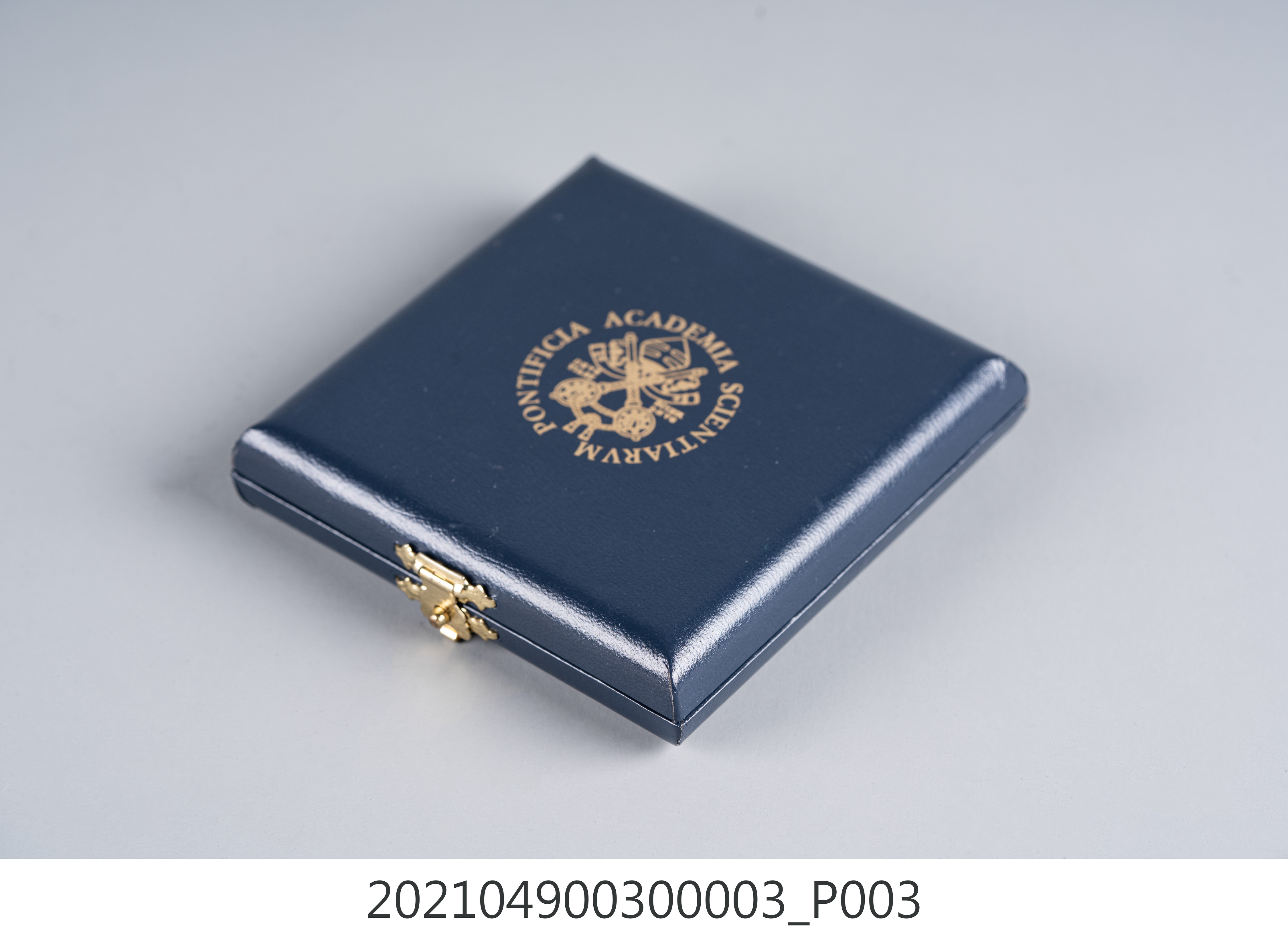 李遠哲2007年梵諦岡宗座科學院院士獎章外盒 (共7張)