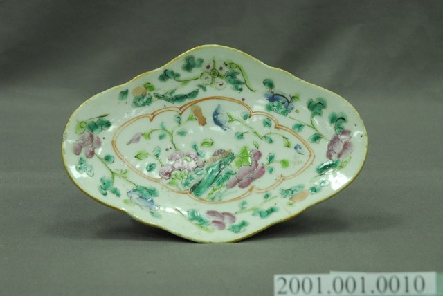 手繪釉上彩花卉紋菱形高足盤 (共9張)