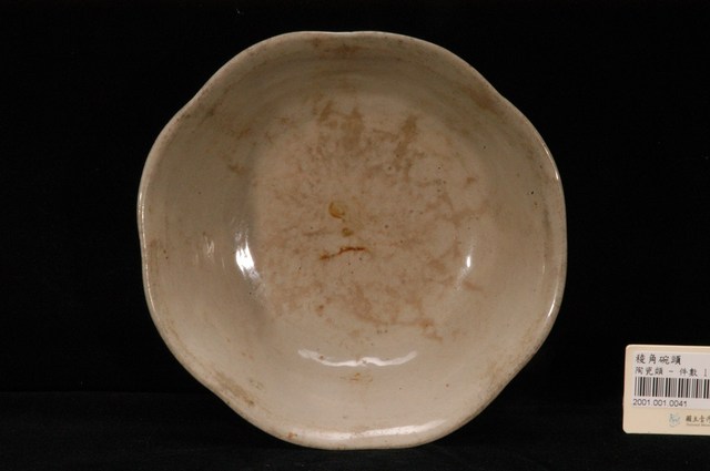 手繪彩釉花卉紋花口碗 (共9張)