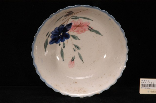 手繪胭脂紅釉花卉紋花口碗 (共7張)