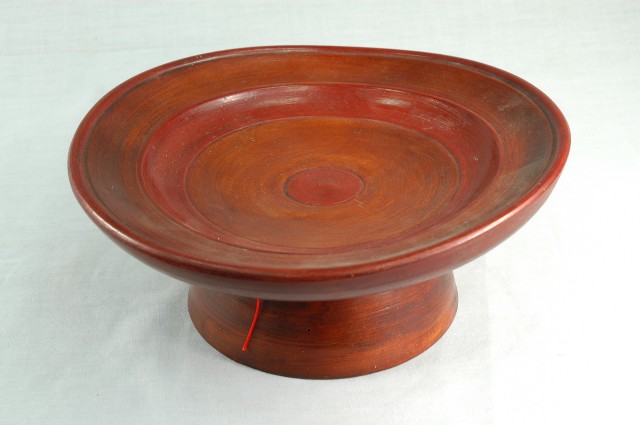 「李維驥」木胎棕紅色漆相間高腳供盤組之三 (共4張)