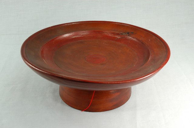 「李維驥」木胎棕紅色漆相間高腳供盤組之七 (共4張)