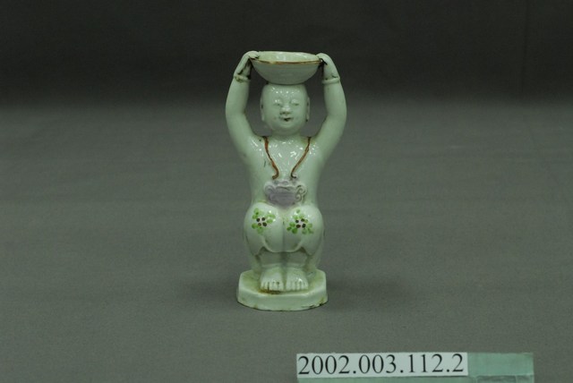 白瓷童子彩繪燭臺 (共11張)